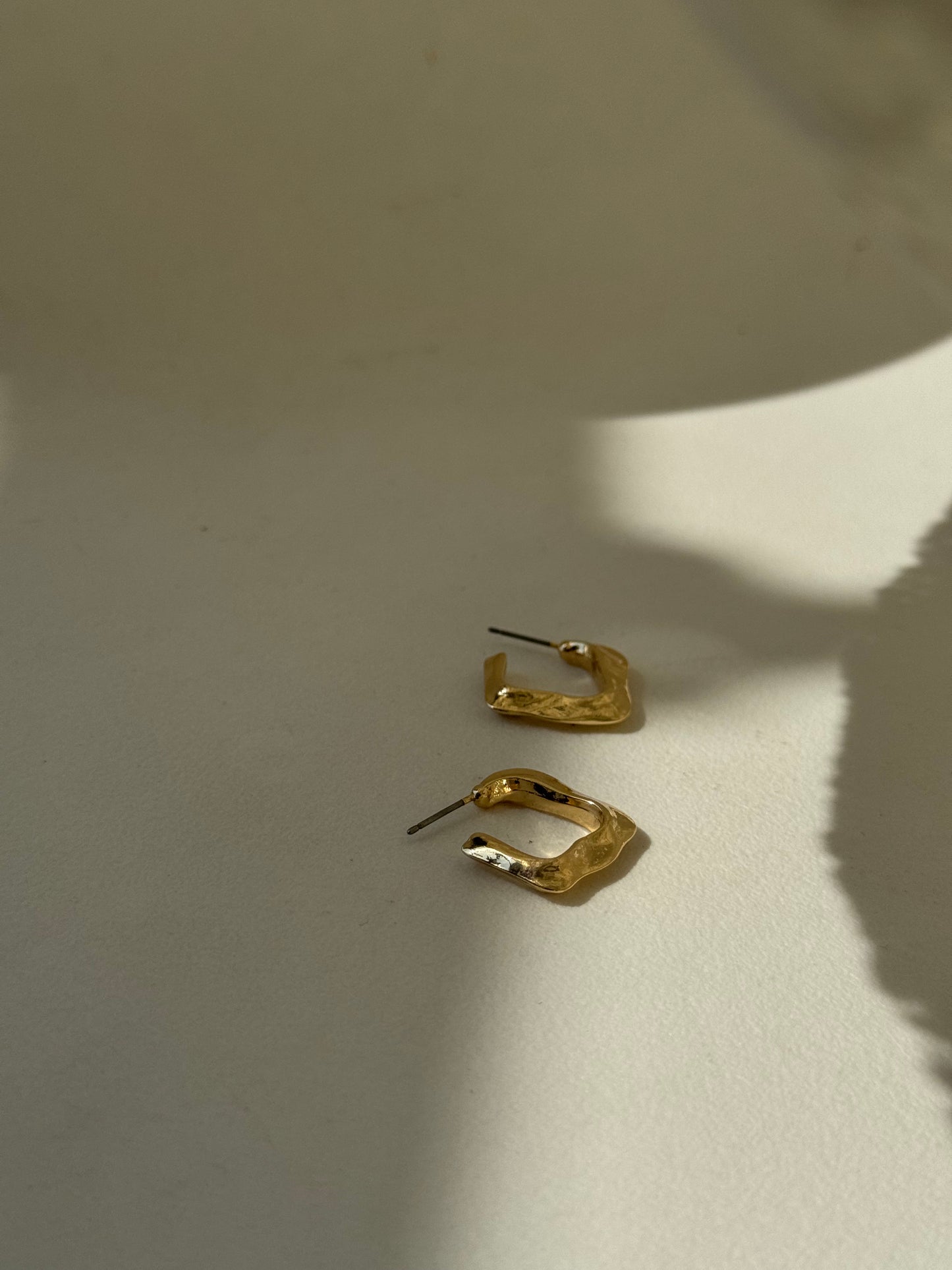 Ollie Organic Square Hug Hoop Earring In Gold