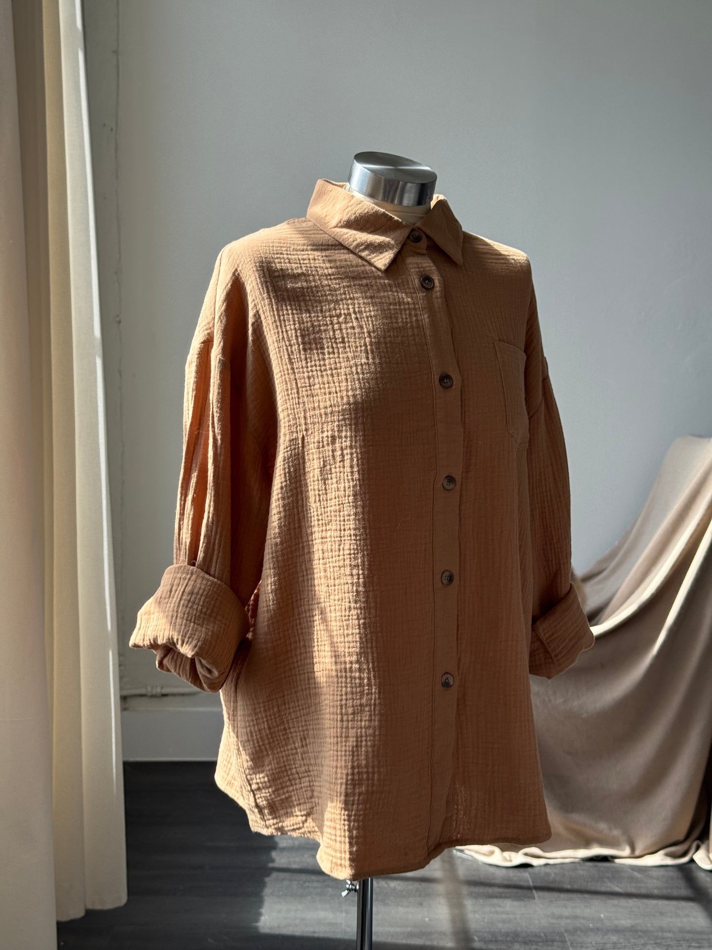 Trish Classic Cotton Boyfriend Button Down In Mocha