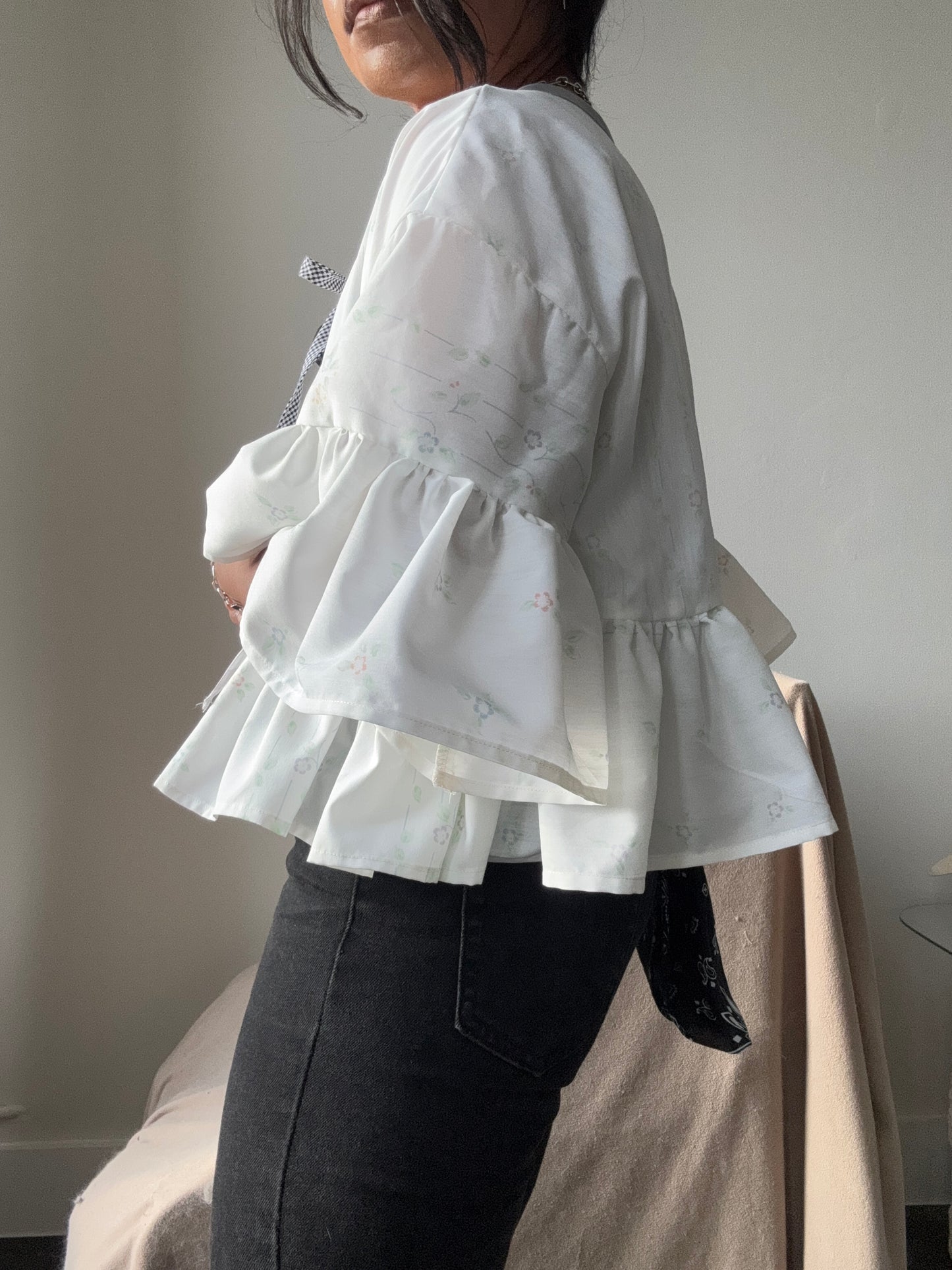 Joycie Vintage Cotton Handcrafted Ruffle Top In Daisies
