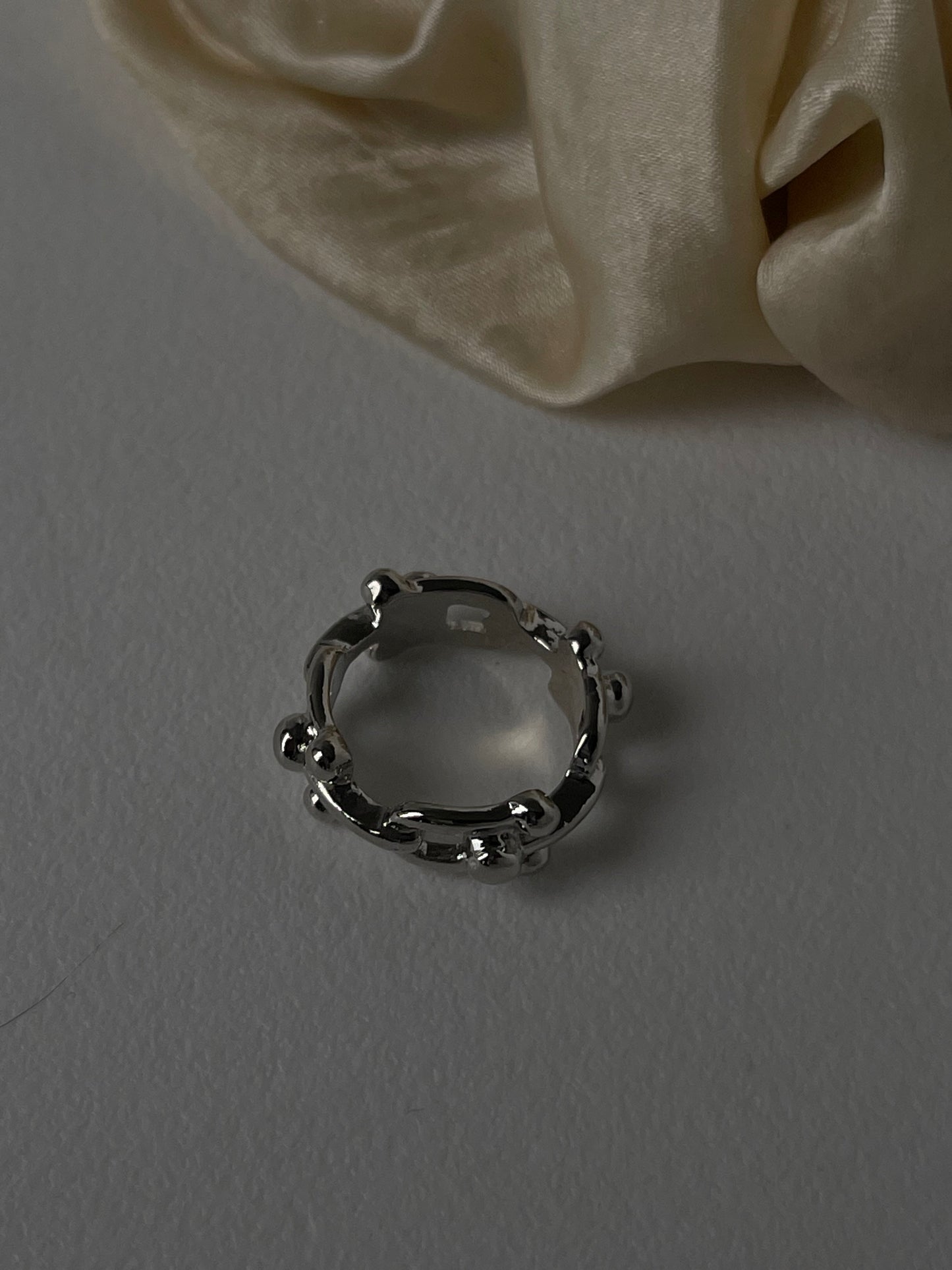 Sorrow Link Ring In Silver