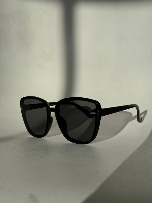 Cherie 70s Style Sunglasses In Black