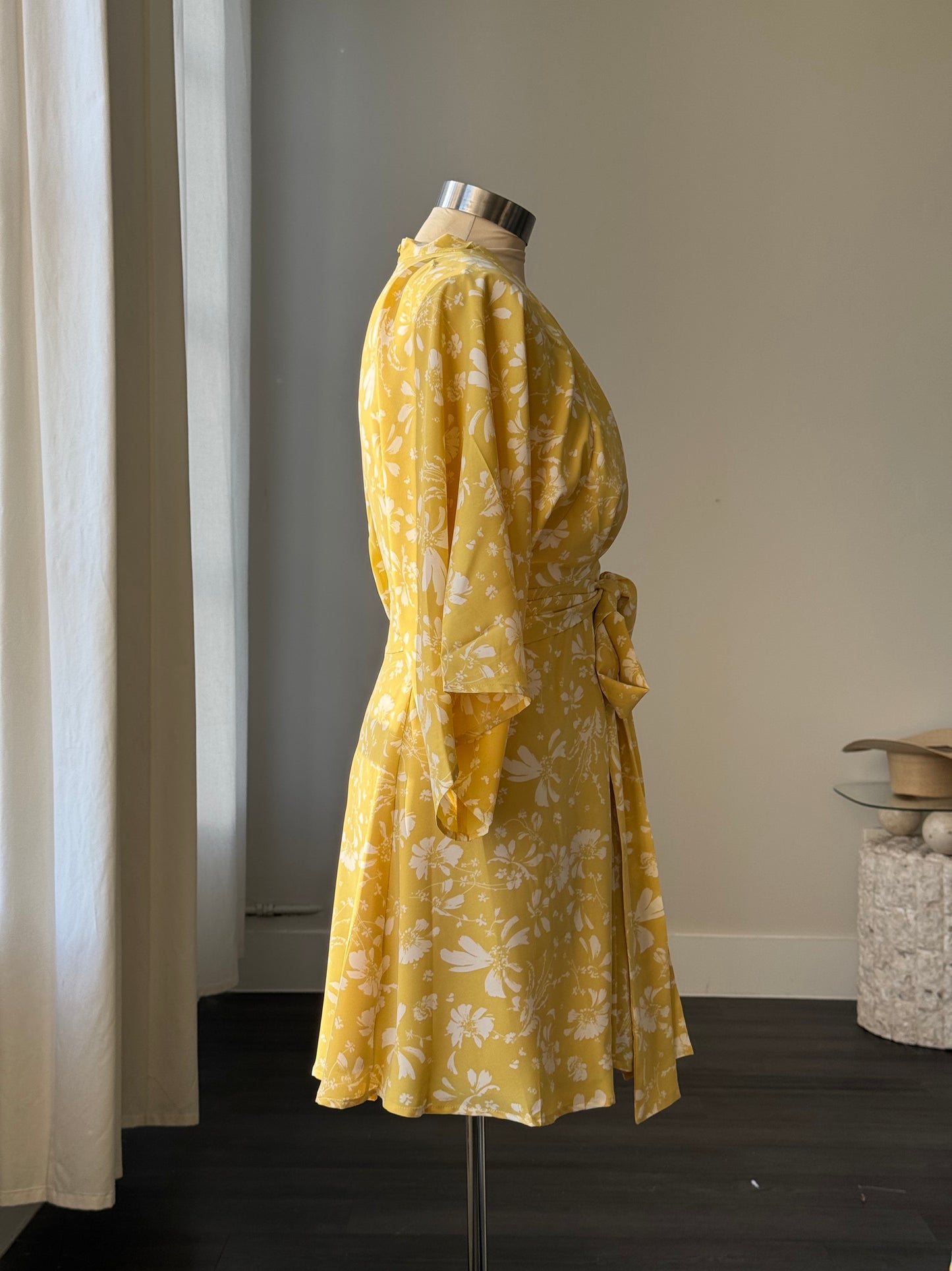 Kinsey Floral Kimono Tie Front Dress In Lemon