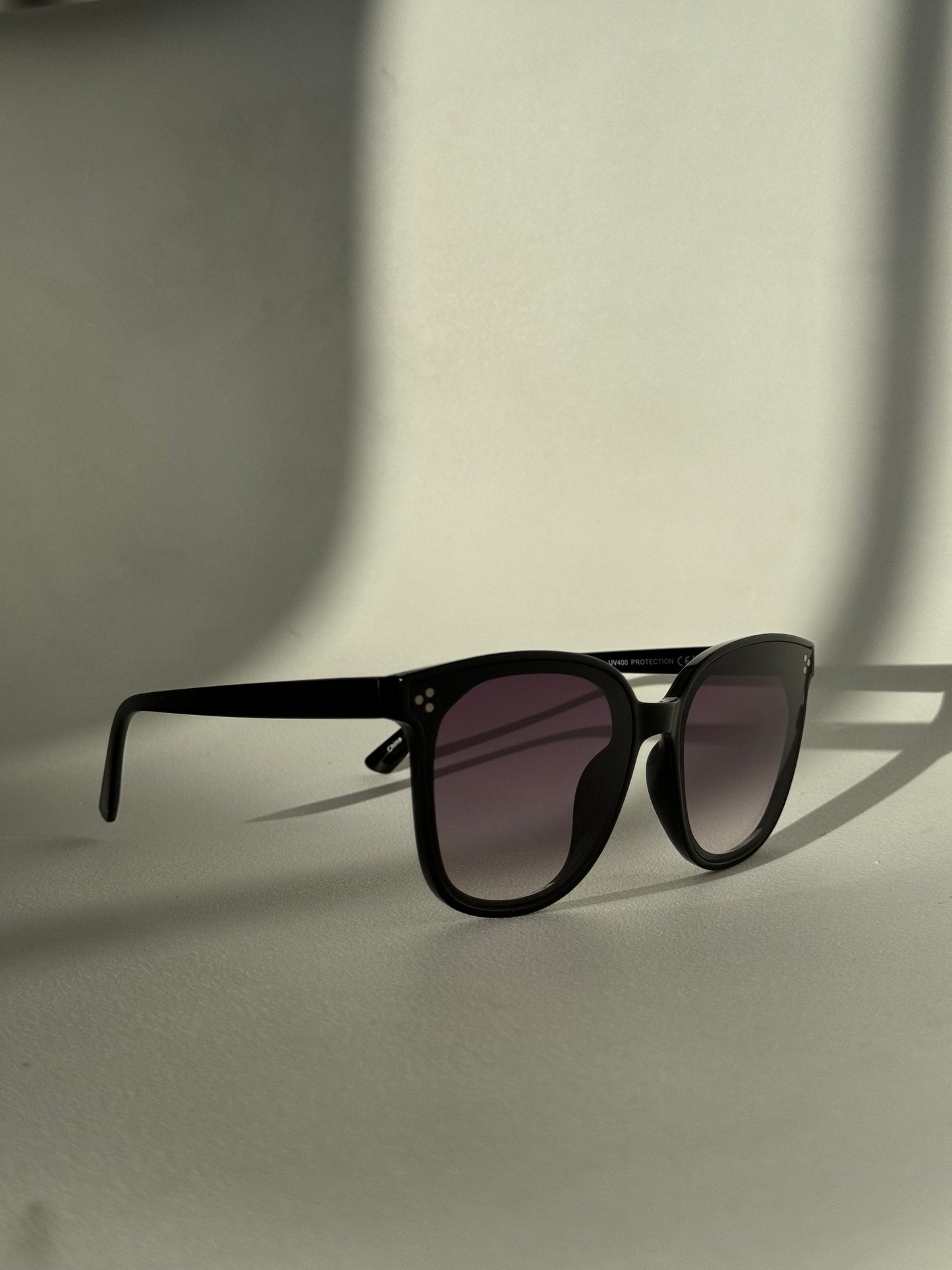 Dave Tri Stud Classic sunglasses In Hombre Black