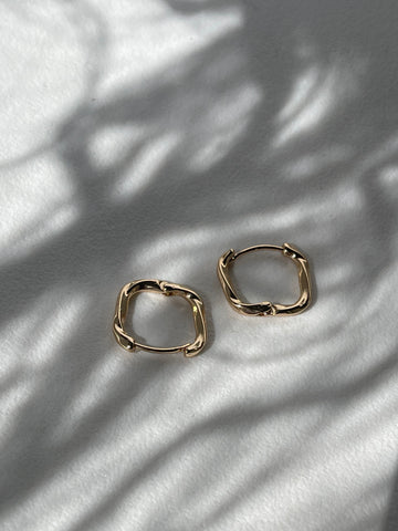 Murphy Square Twist Hug Hoop Earring In Gold