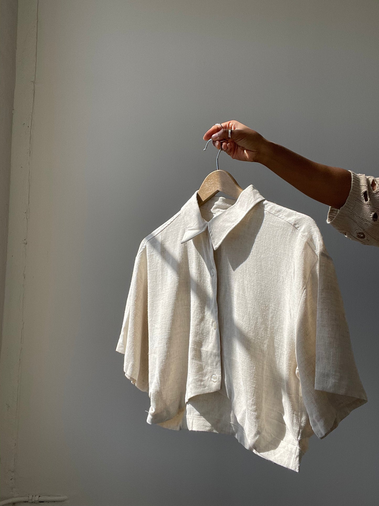 Maggie Linen Cotton High Low Button Front Top In Natural