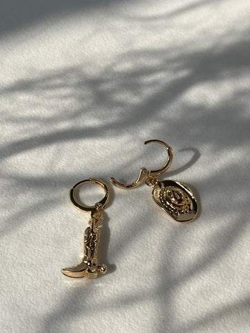 Yoakam Cowboy Boot & Hat Drop Earring In Gold
