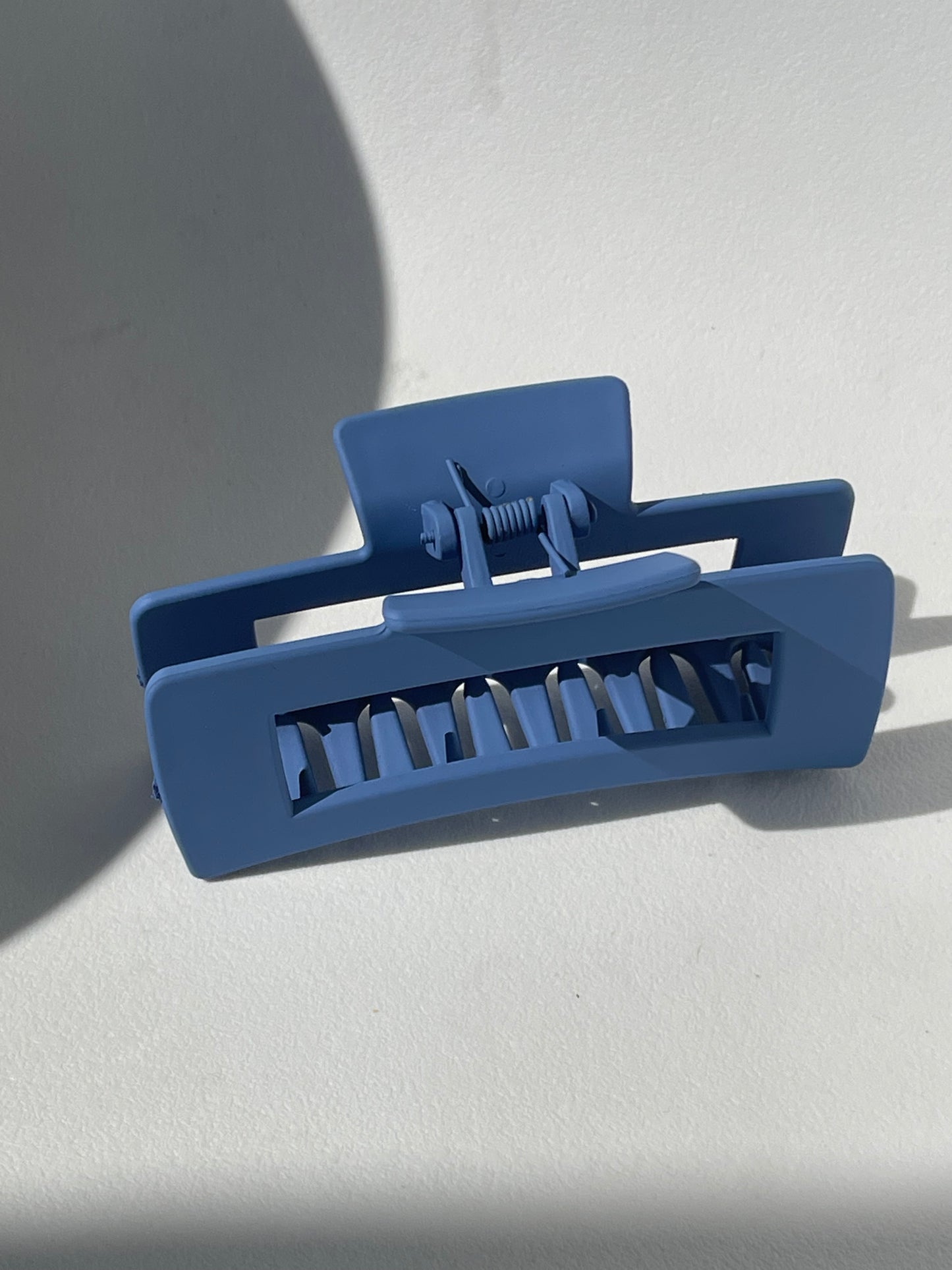 Sonia Modern Claw Clip In Blue Sky