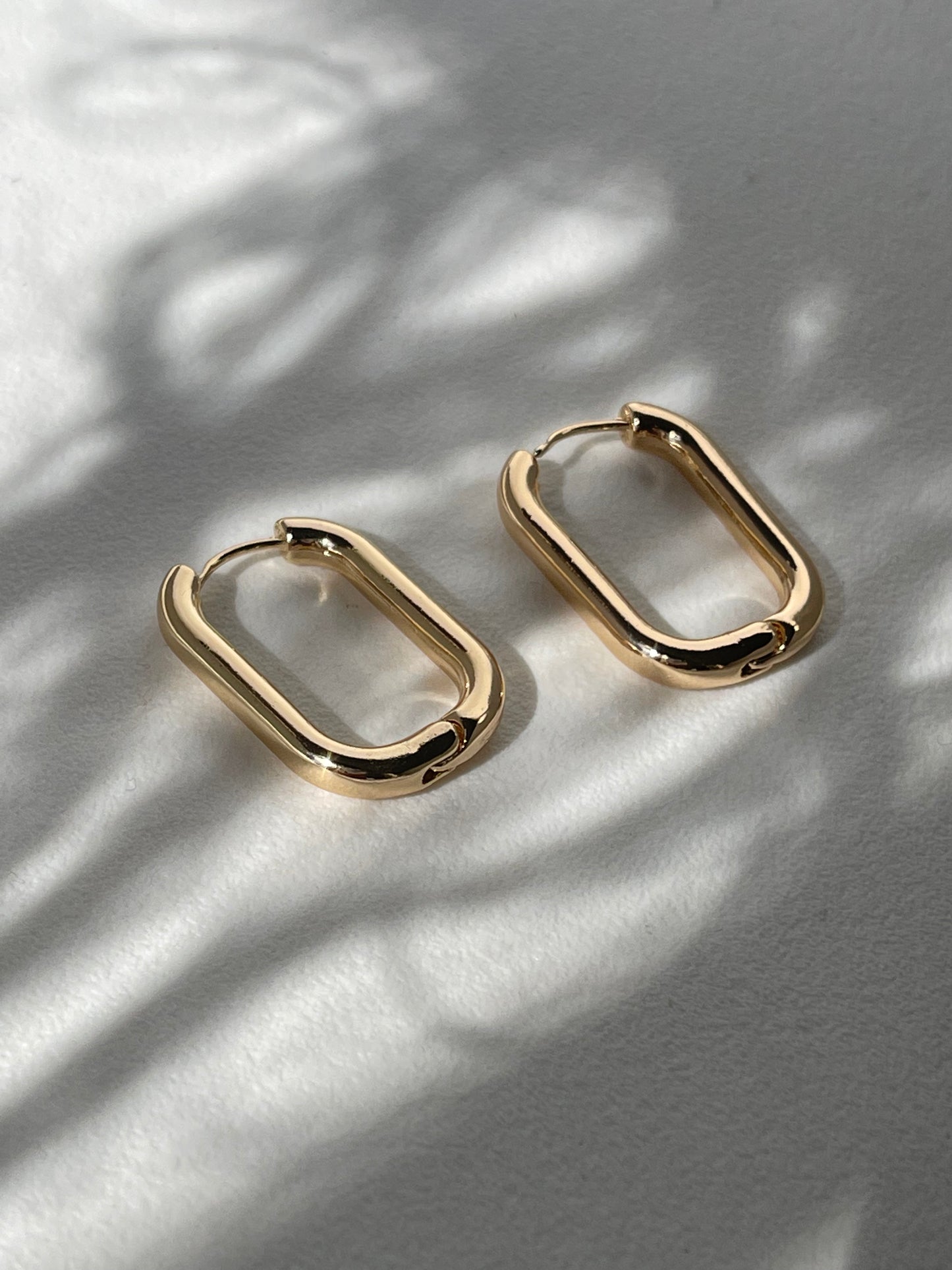 Melissa Mid Size Rounded Hug Hoop In Gold