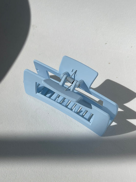 Sonia Modern Claw Clip In Cloud Blue
