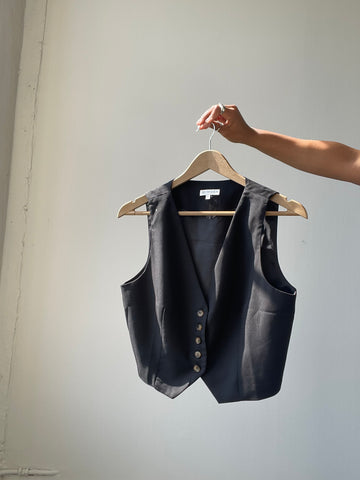 Maribel Classic Button Down Vest In Black