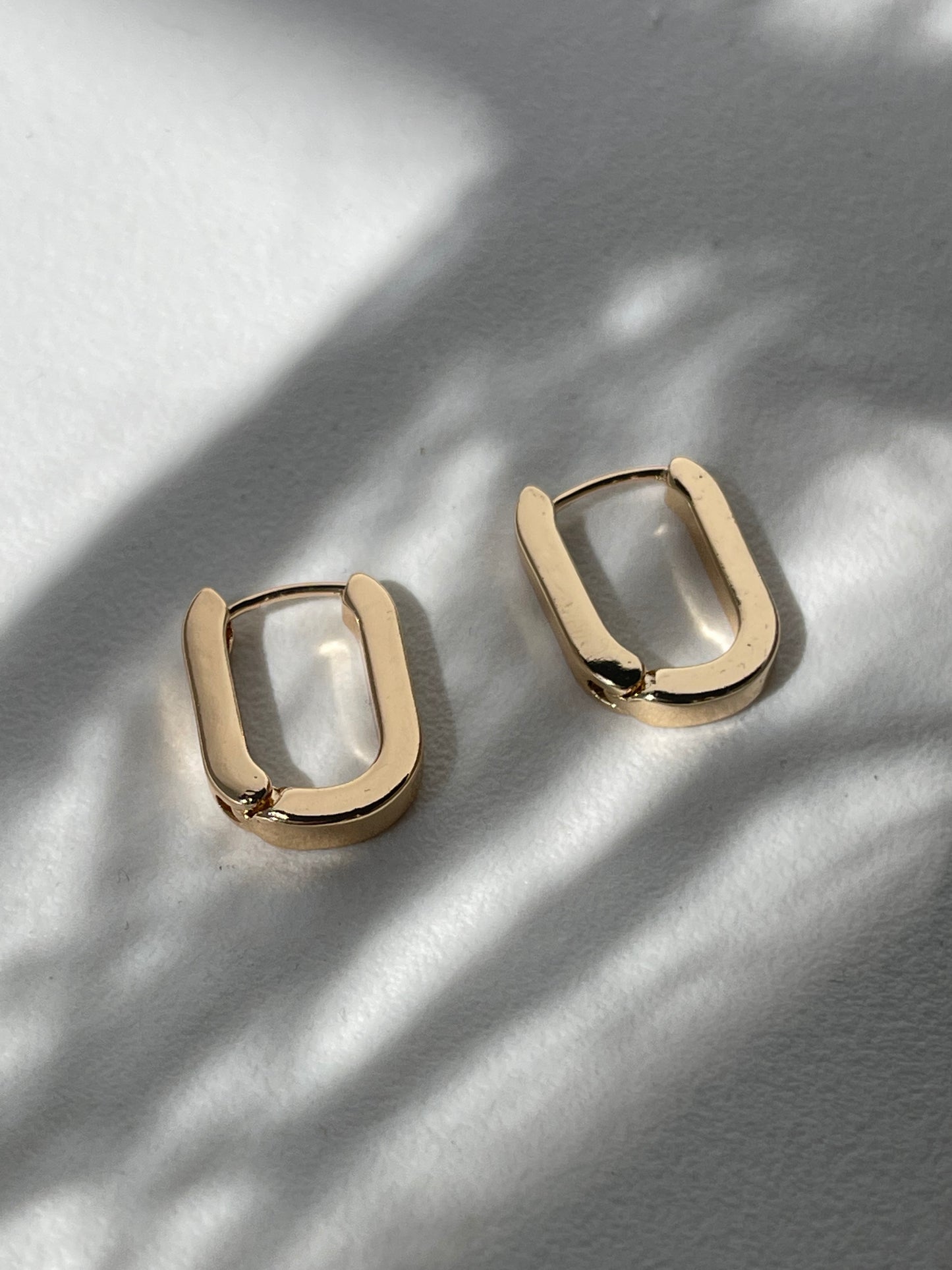 Manor Squared Edge Rounded Hug Hoop In Gold