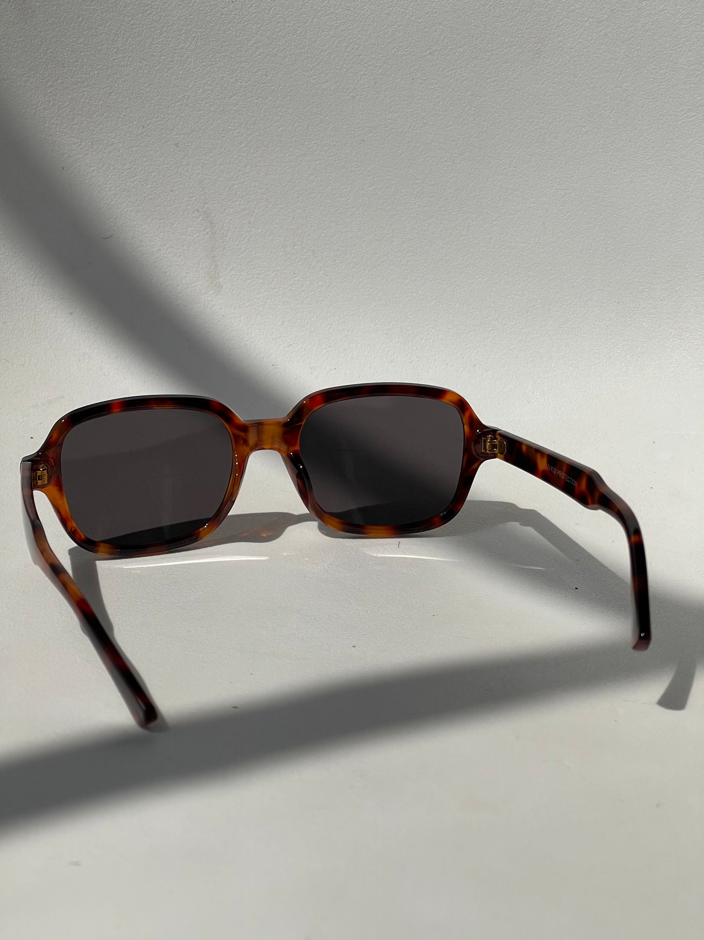 Rowan Gold Stud Sunglasses In Tortoise