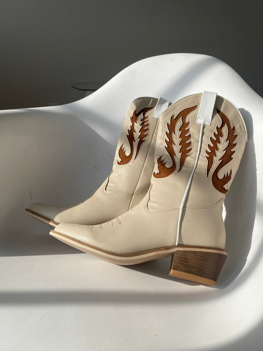 Wesley Classic Western Style Cowboy Boot In Taupe Wood