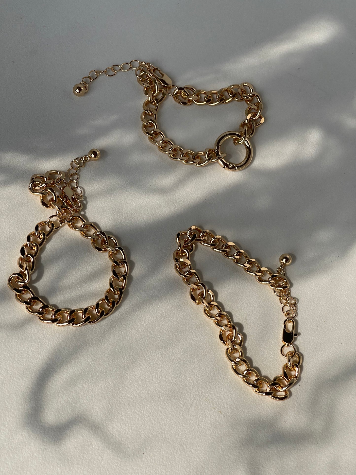 Hewitt Chunky Curb Bracelet Set In Gold