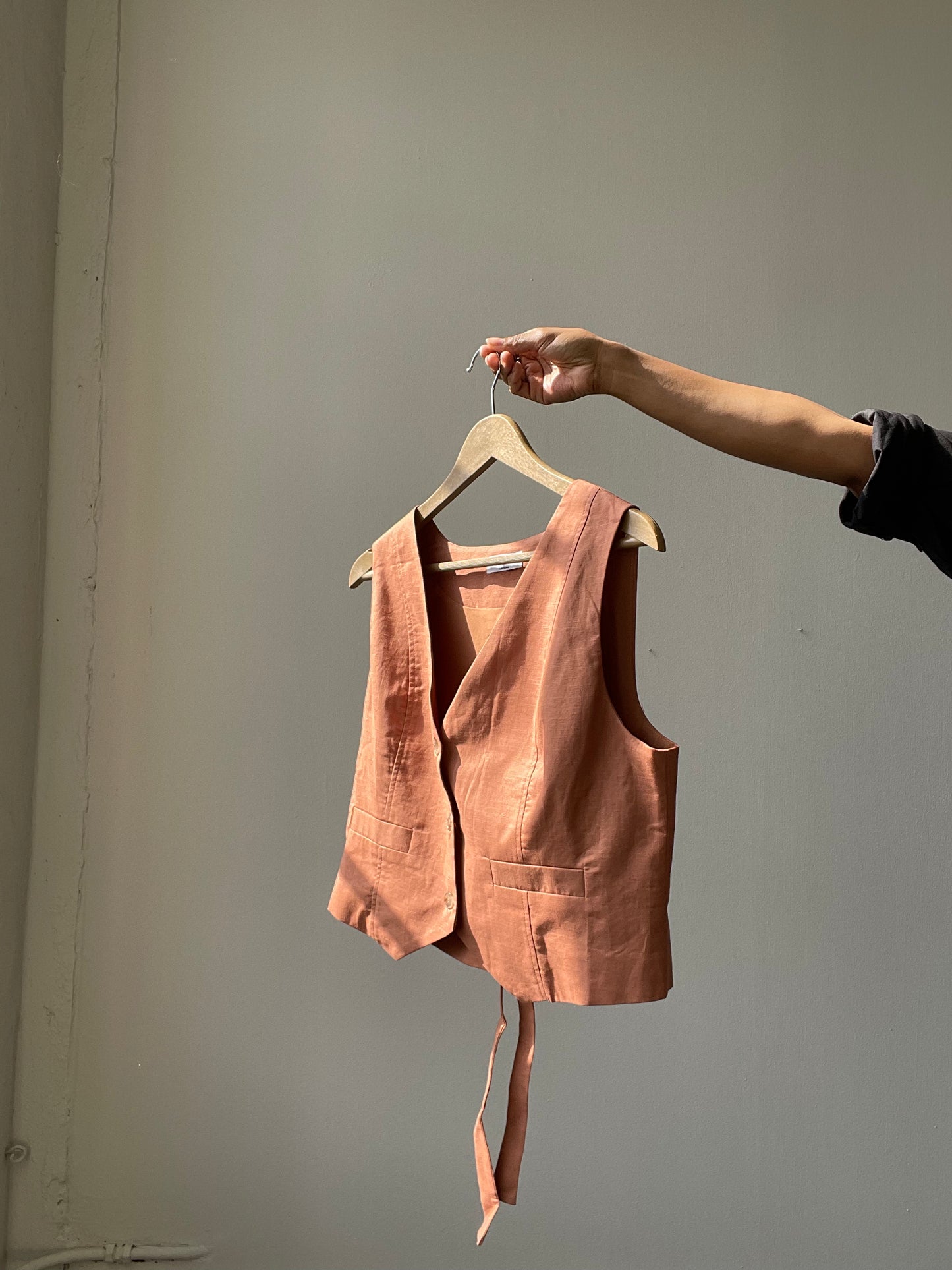 Garland Linen & Cotton Dress Vest In Canyon Brown