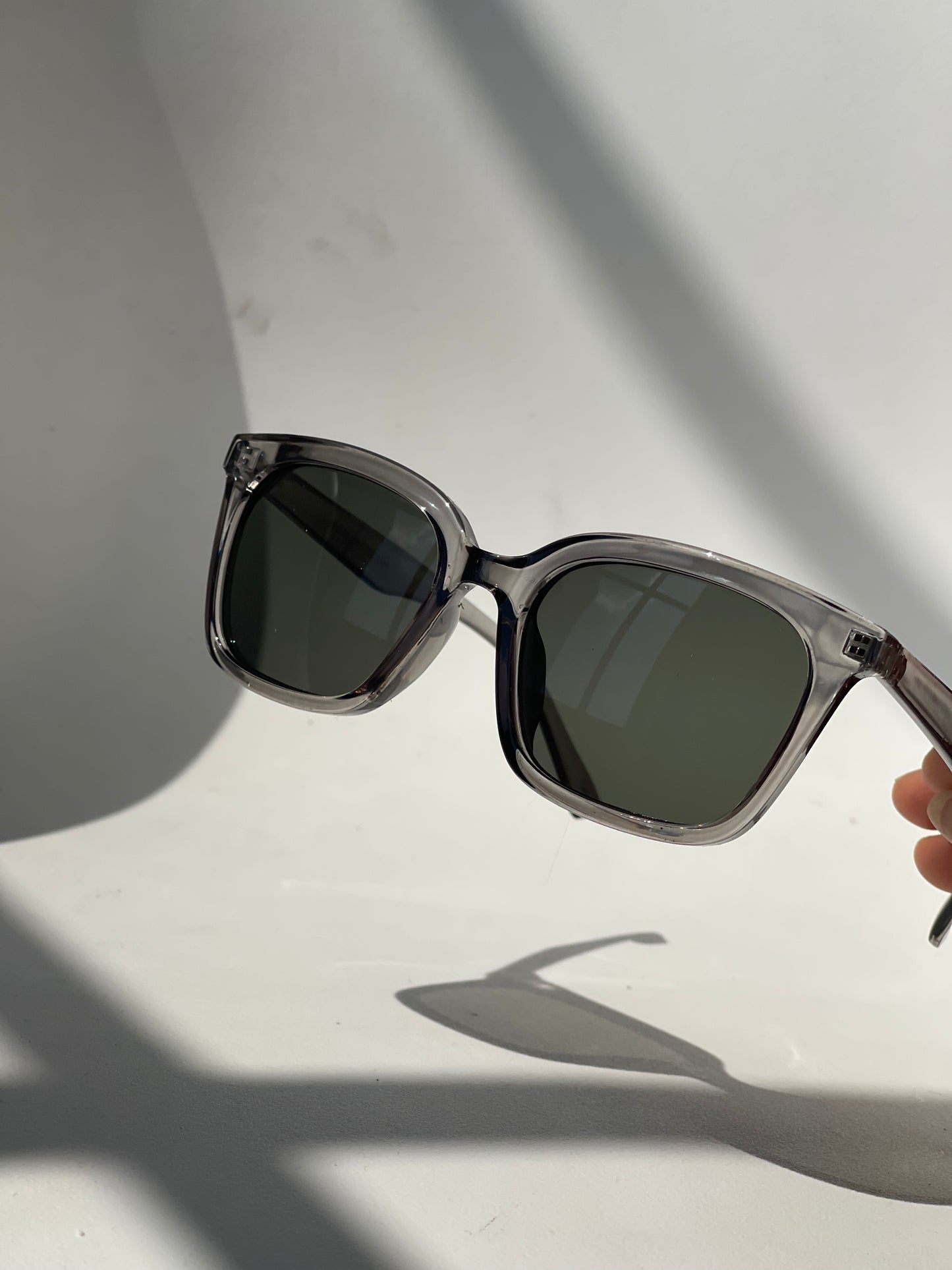 Fenya Classic Square Sunglasses In Grey