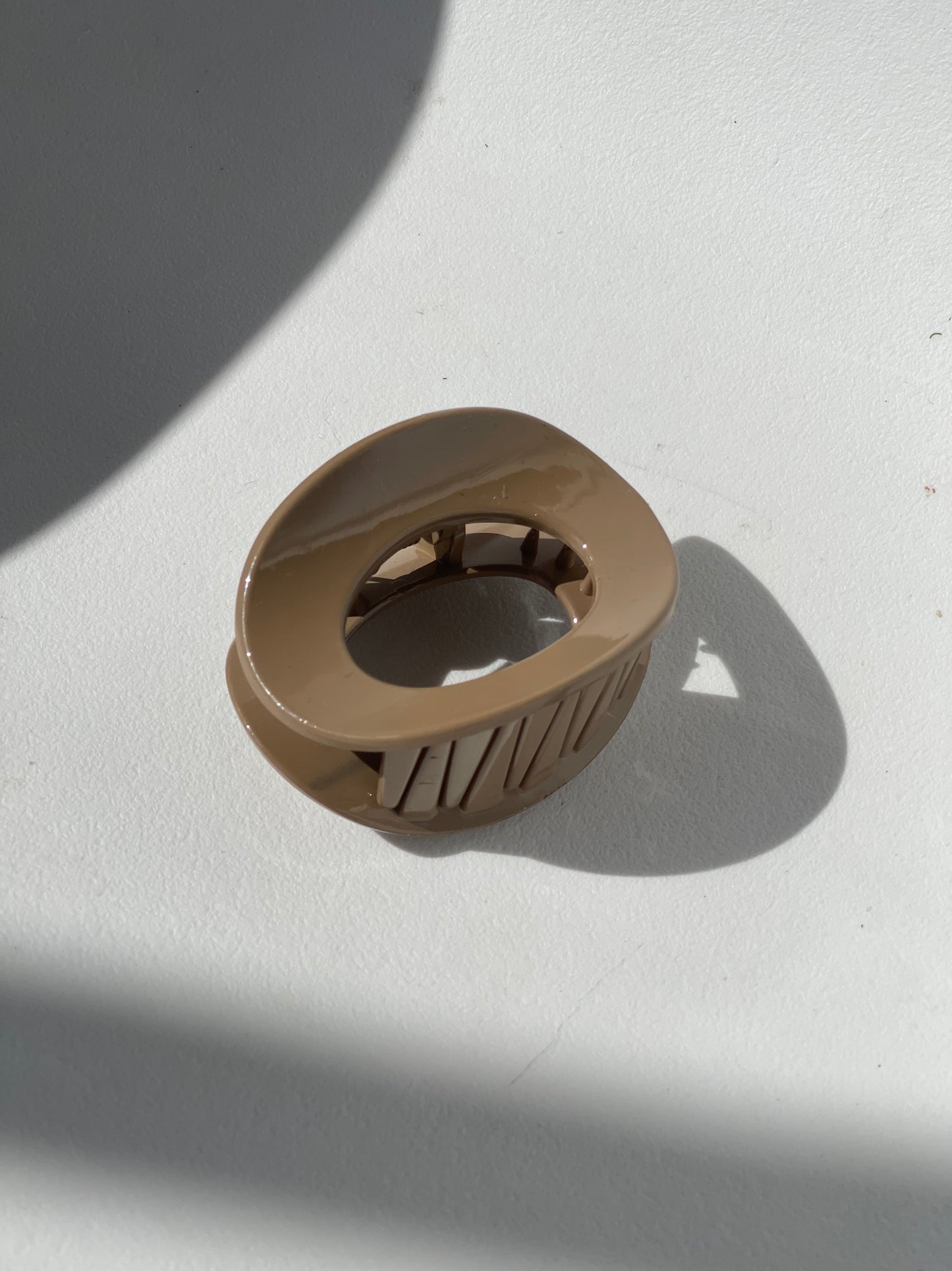 Sagan Geo Claw Clip In Gloss Brown