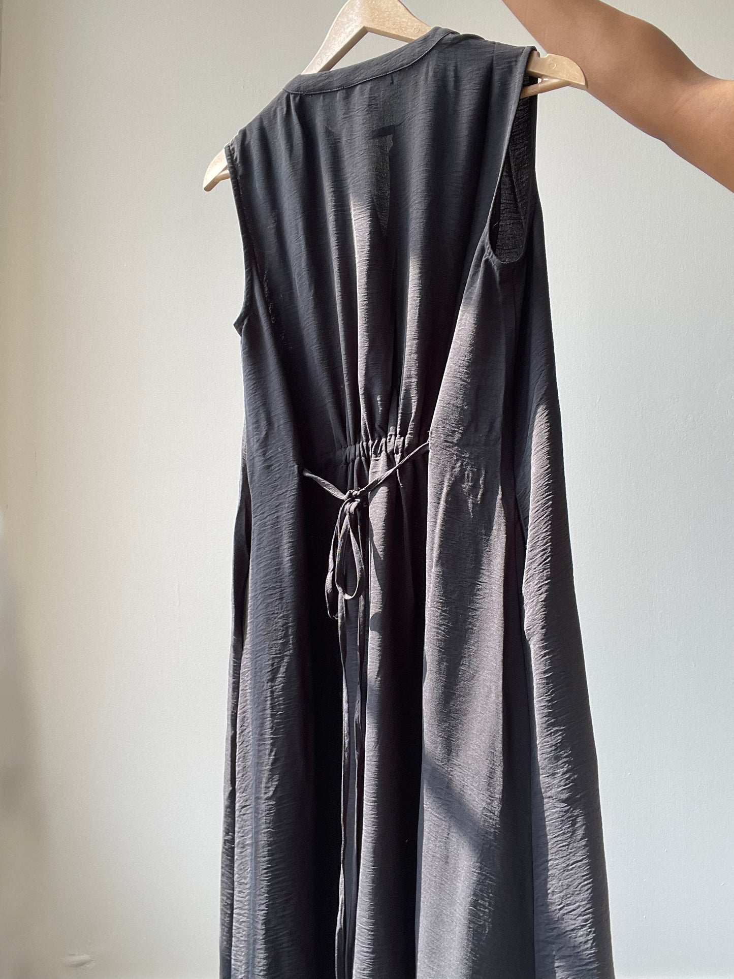 Keller Hidden Pocket & Button Down Midi Dress In Black