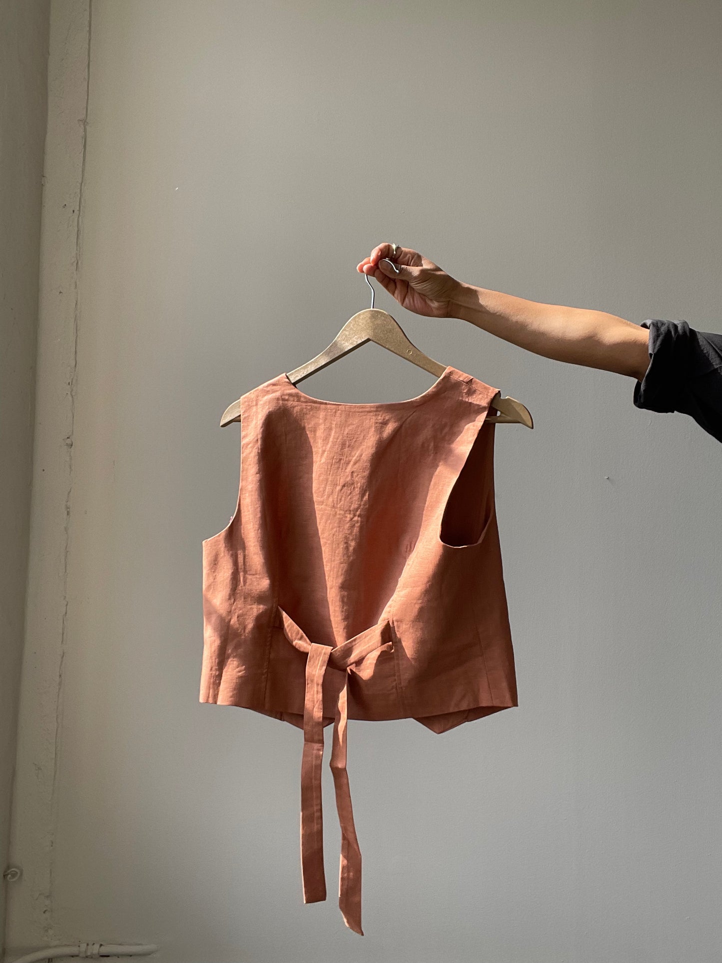 Garland Linen & Cotton Dress Vest In Canyon Brown