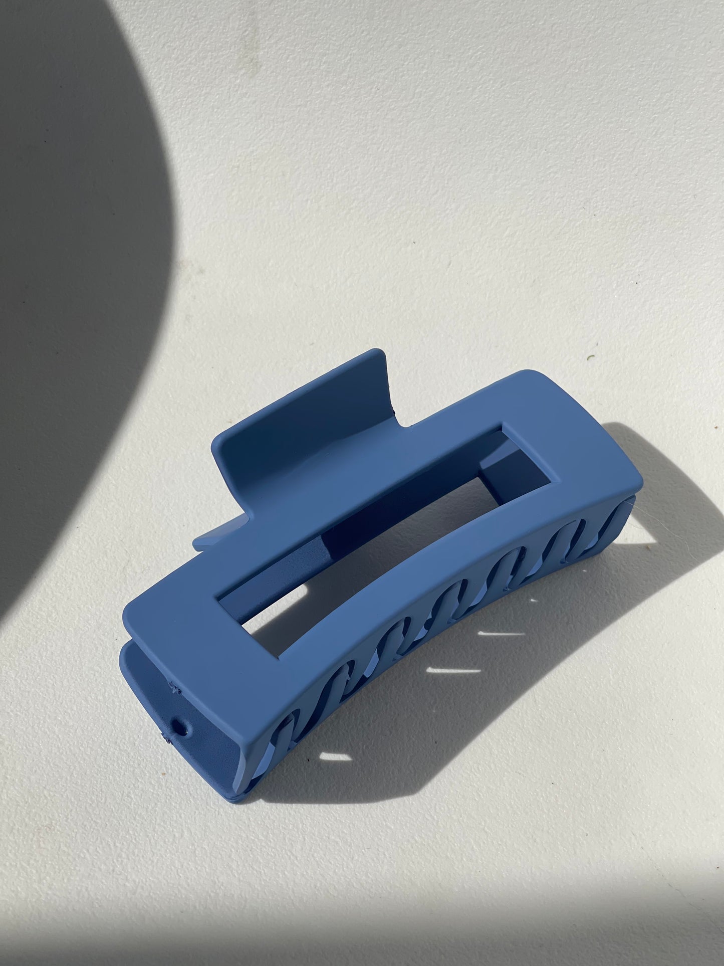 Sonia Modern Claw Clip In Blue Sky