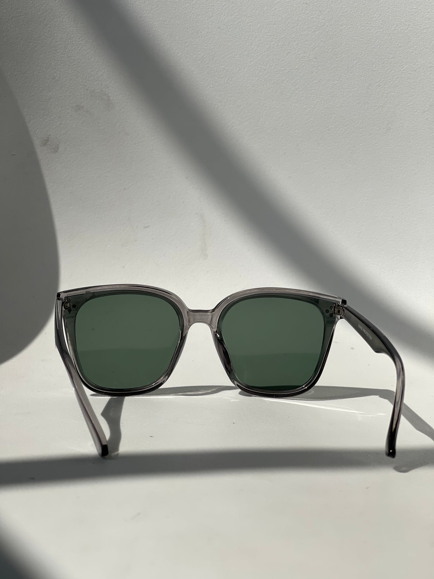 Jenna Classic Square Sunglasses In Grey