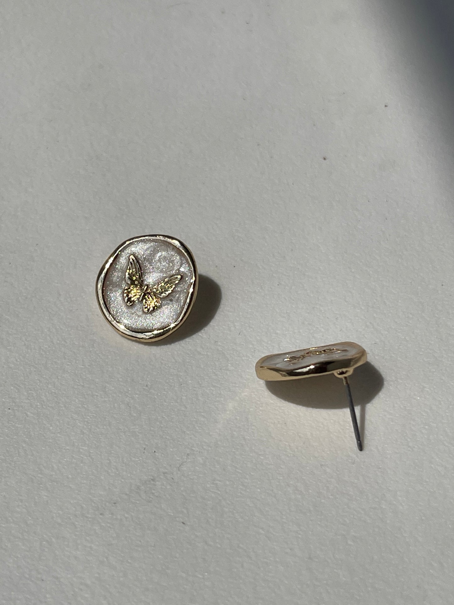 Bell Butterfly Gold Rim Disk Earring In Gold Ivory