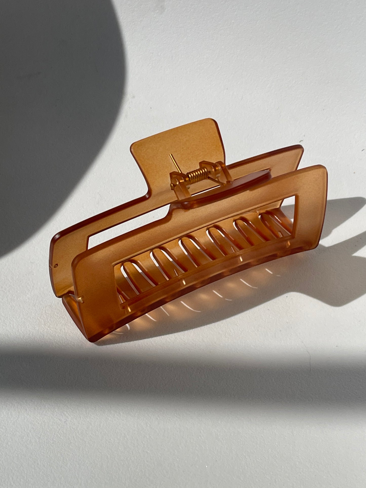 Sabrina Jumbo Modern Hallow Claw Clip In Frost Rust