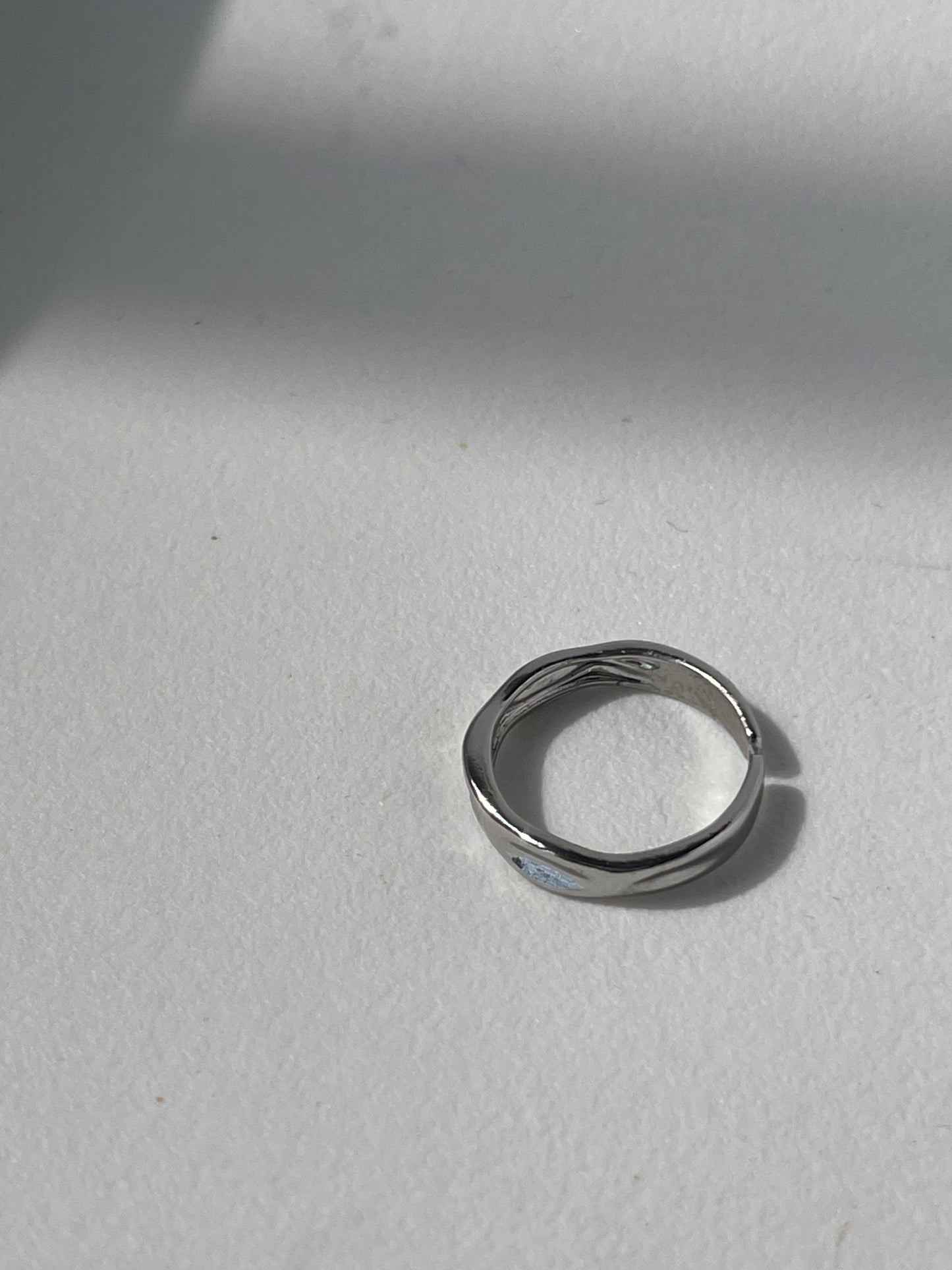 Ferris Ditch Single Band Ring In Silver