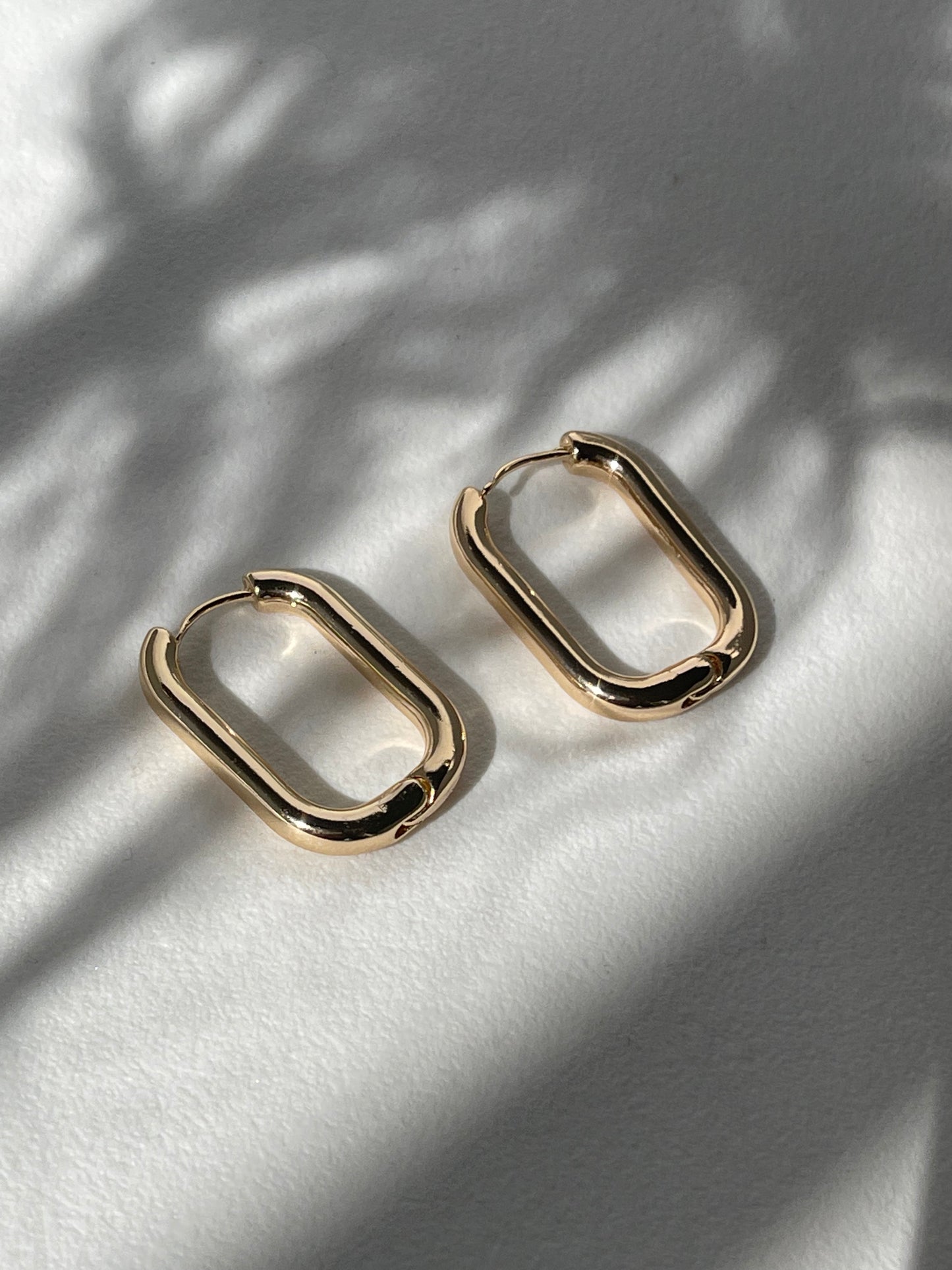 Melissa Mid Size Rounded Hug Hoop In Gold