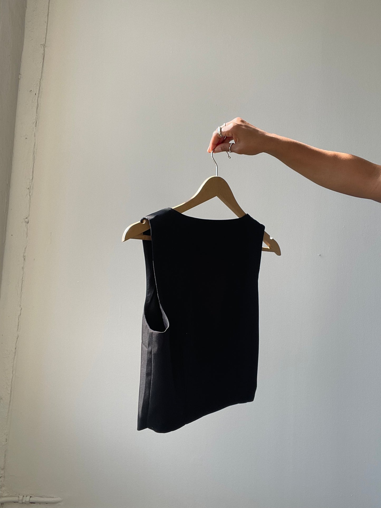 Maribel Classic Button Down Vest In Black