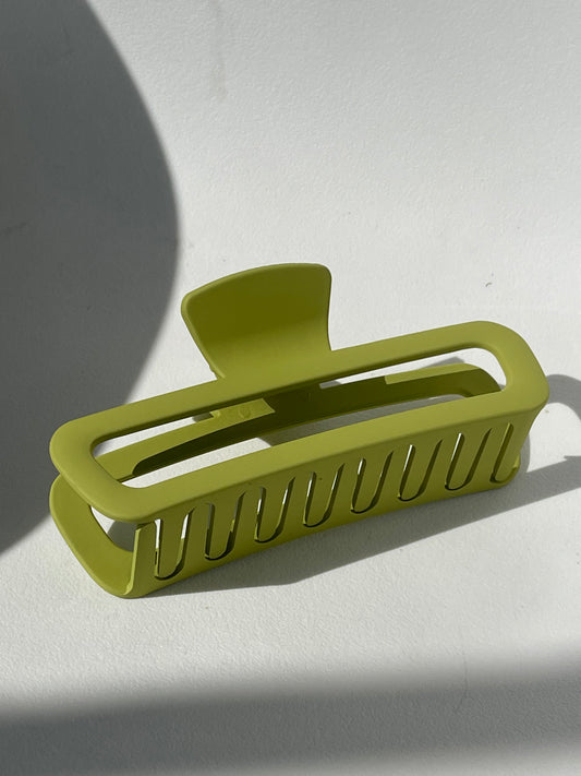 Margot Jumbo Modern Hallow Claw Clip In Avocado