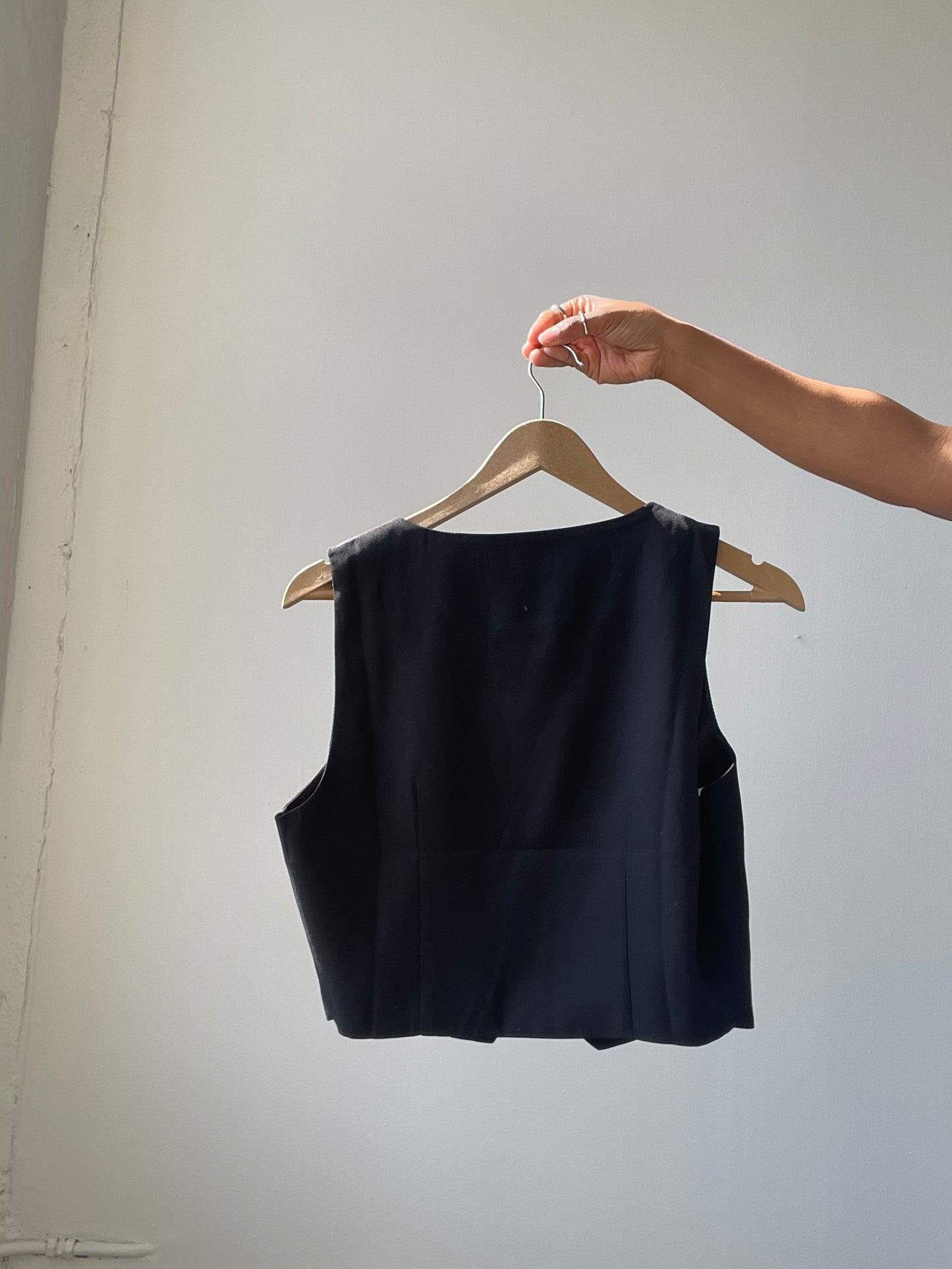 Maribel Classic Button Down Vest In Black