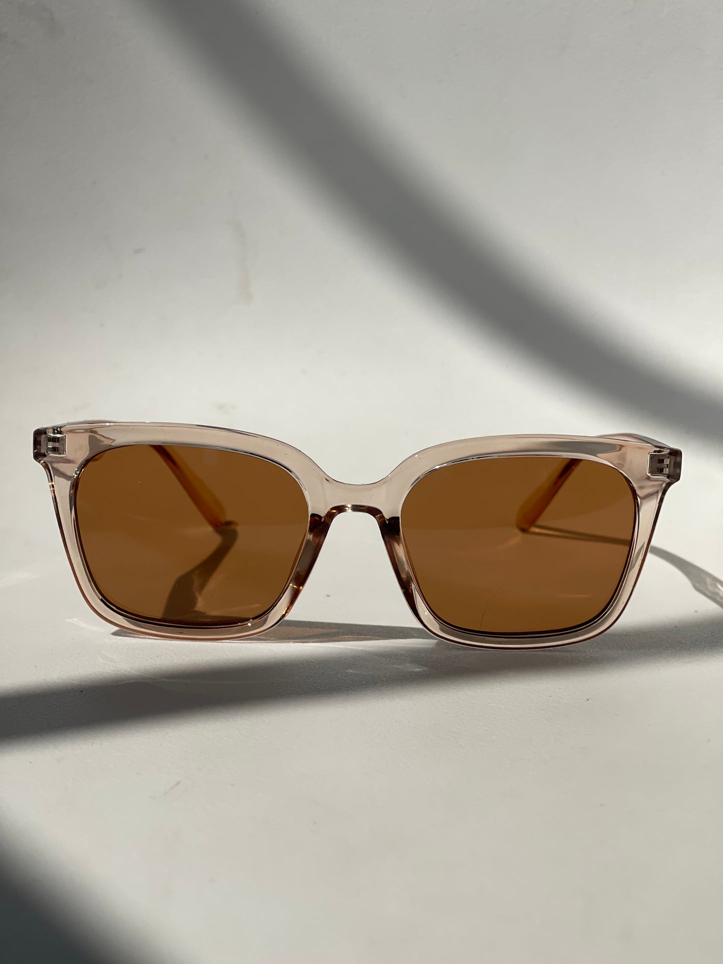 Fenya Classic Square Sunglasses In Peach
