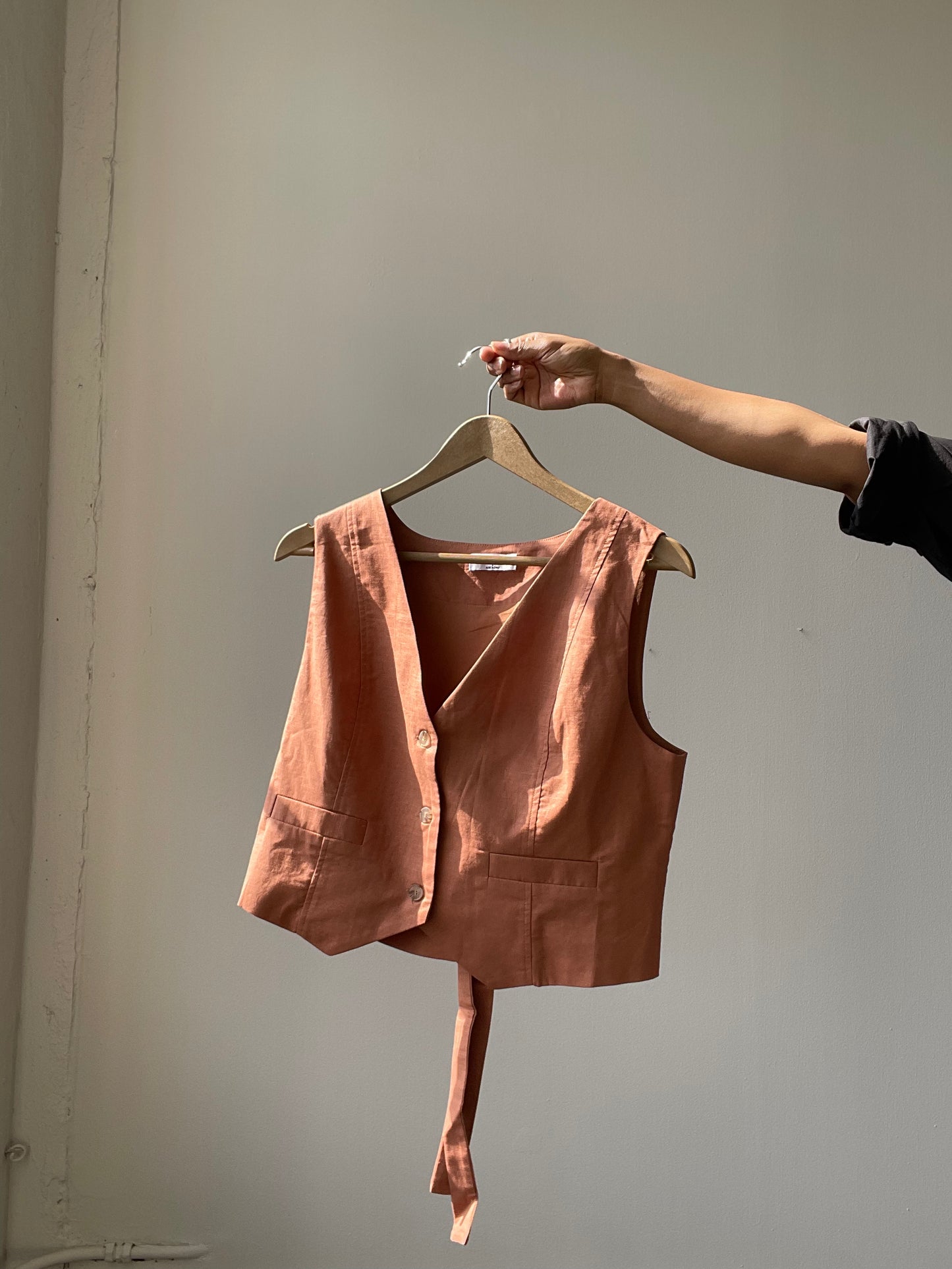 Garland Linen & Cotton Dress Vest In Canyon Brown