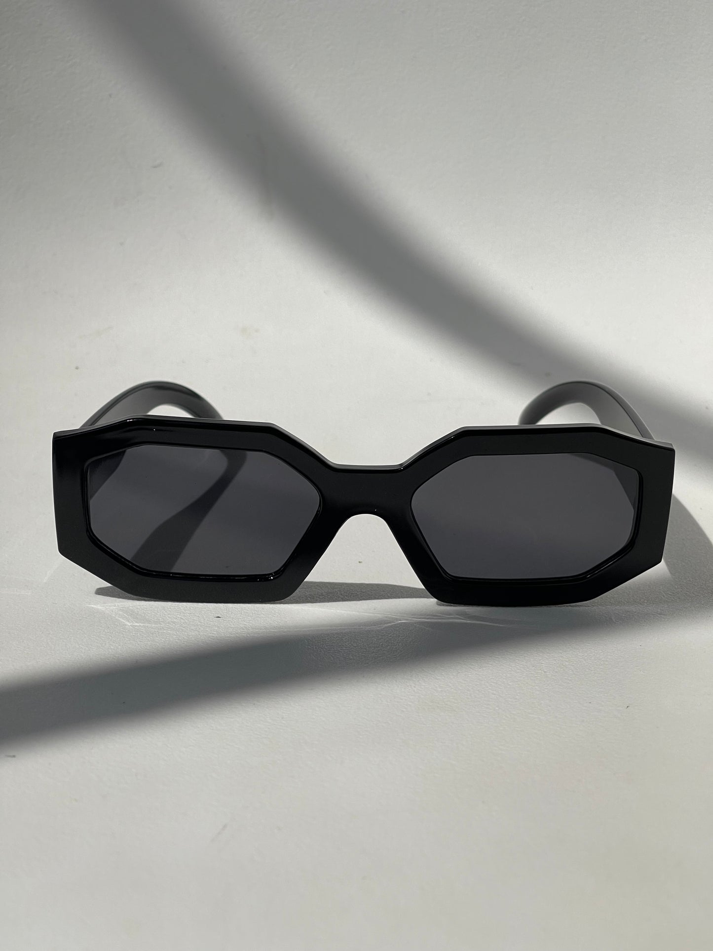 Tracy Retro 80s Style Sunglasses In Black