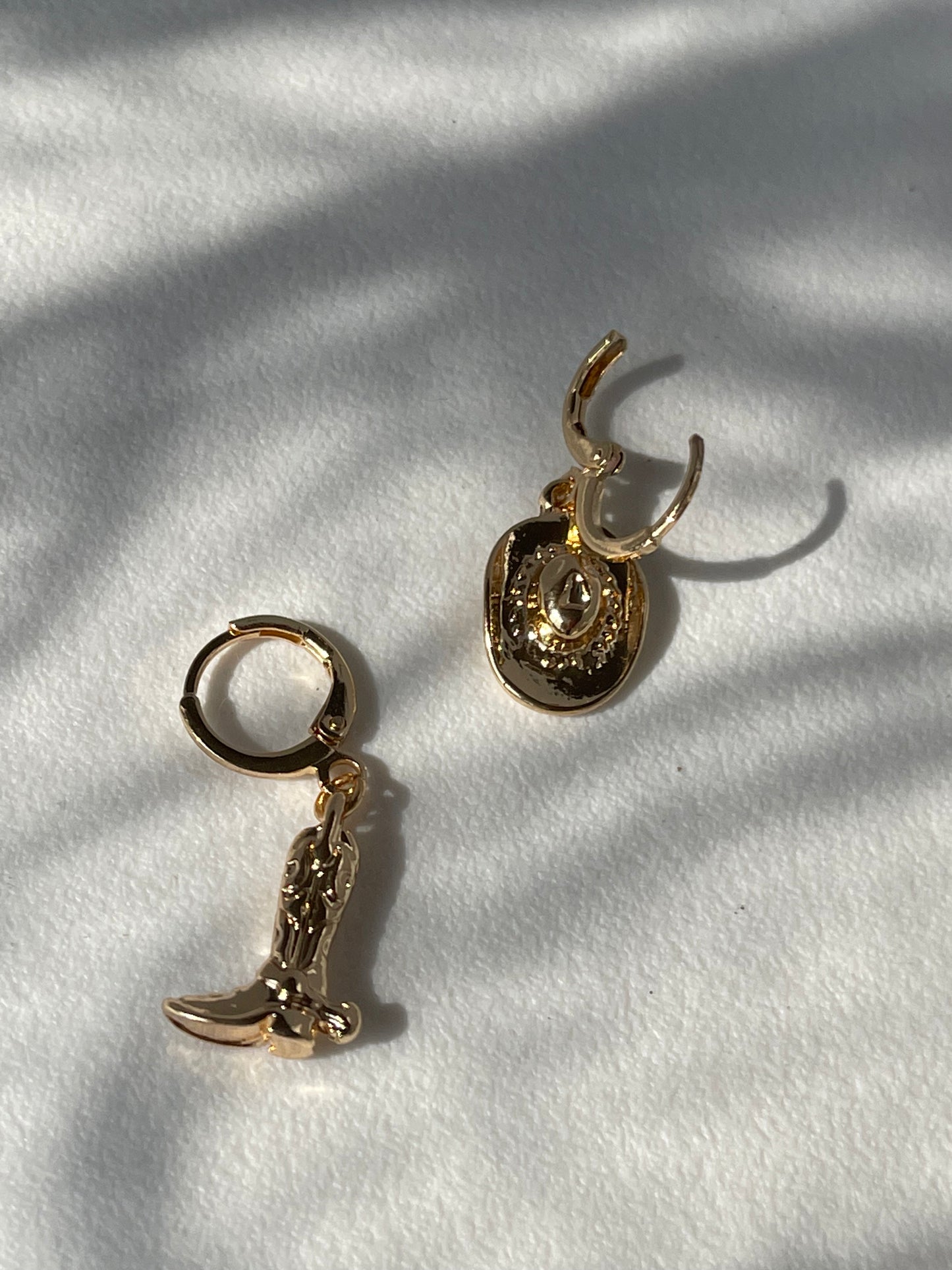 Yoakam Cowboy Boot & Hat Drop Earring In Gold