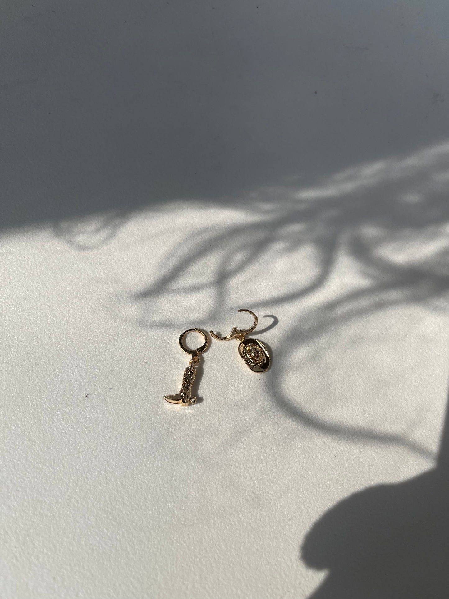 Yoakam Cowboy Boot & Hat Drop Earring In Gold