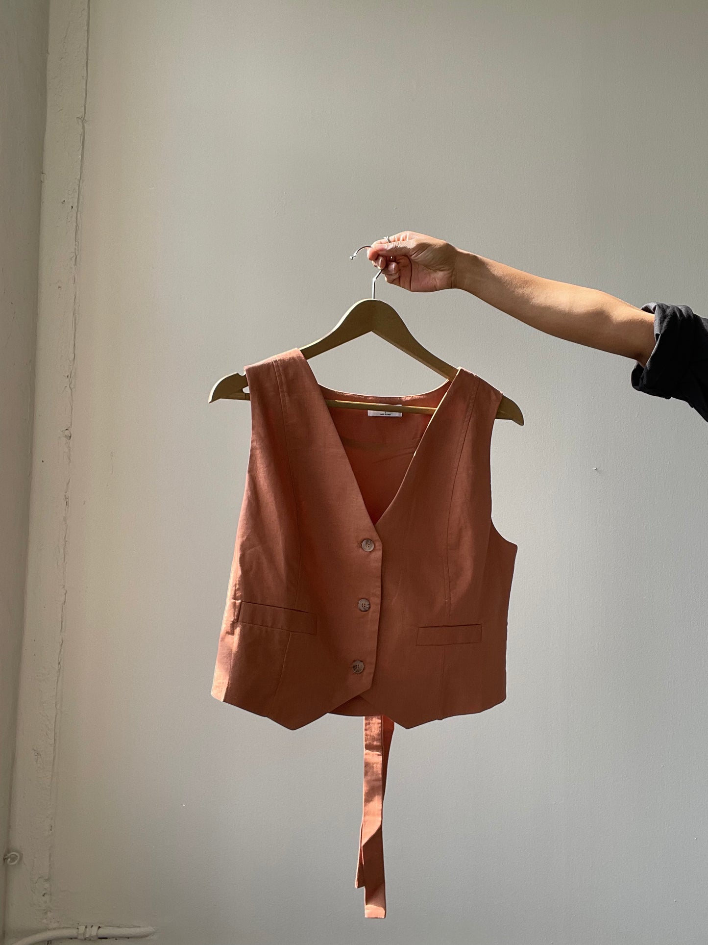 Garland Linen & Cotton Dress Vest In Canyon Brown