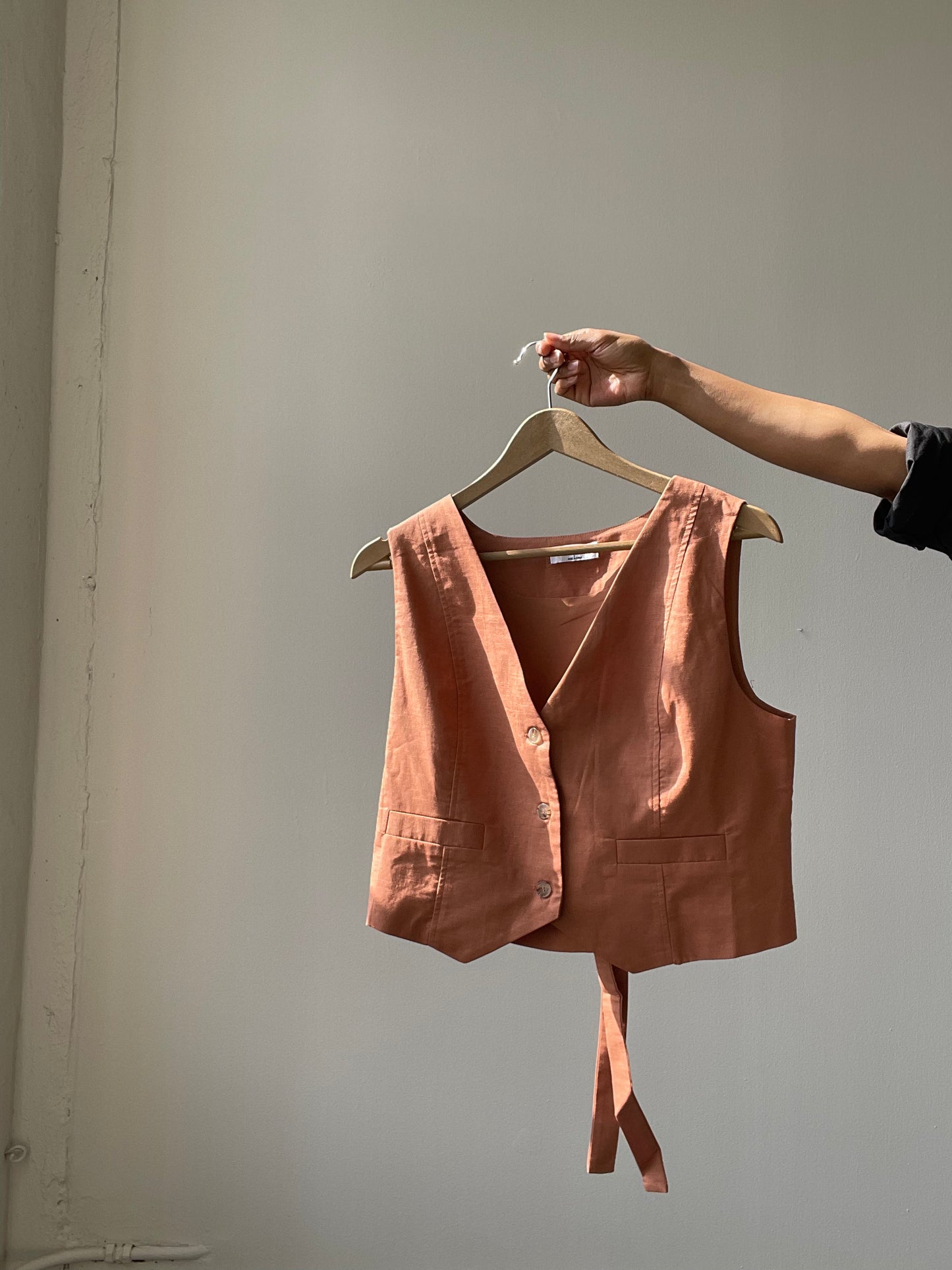 Garland Linen & Cotton Dress Vest In Canyon Brown
