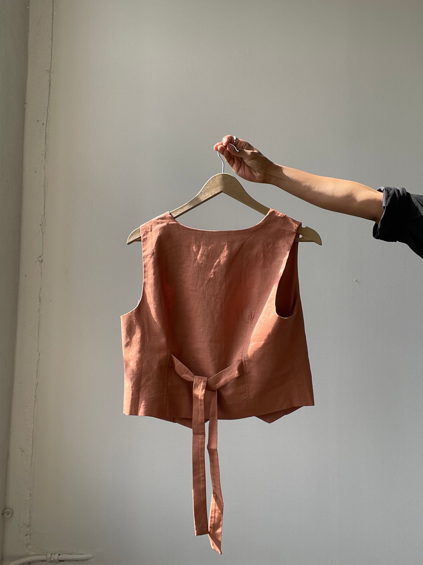 Garland Linen & Cotton Dress Vest In Canyon Brown