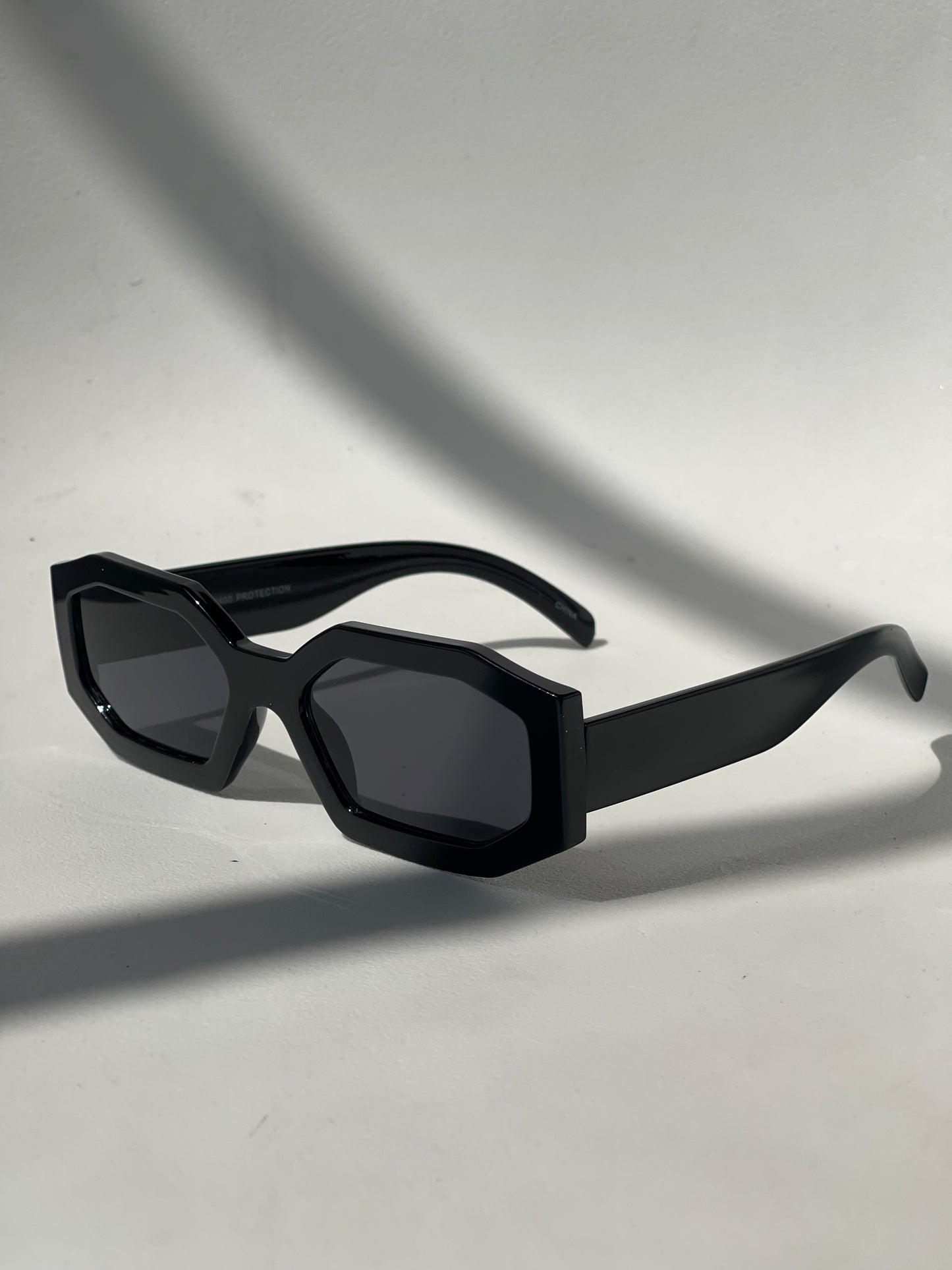 Tracy Retro 80s Style Sunglasses In Black