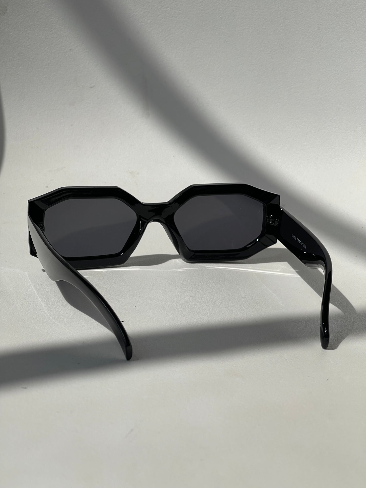 Tracy Retro 80s Style Sunglasses In Black