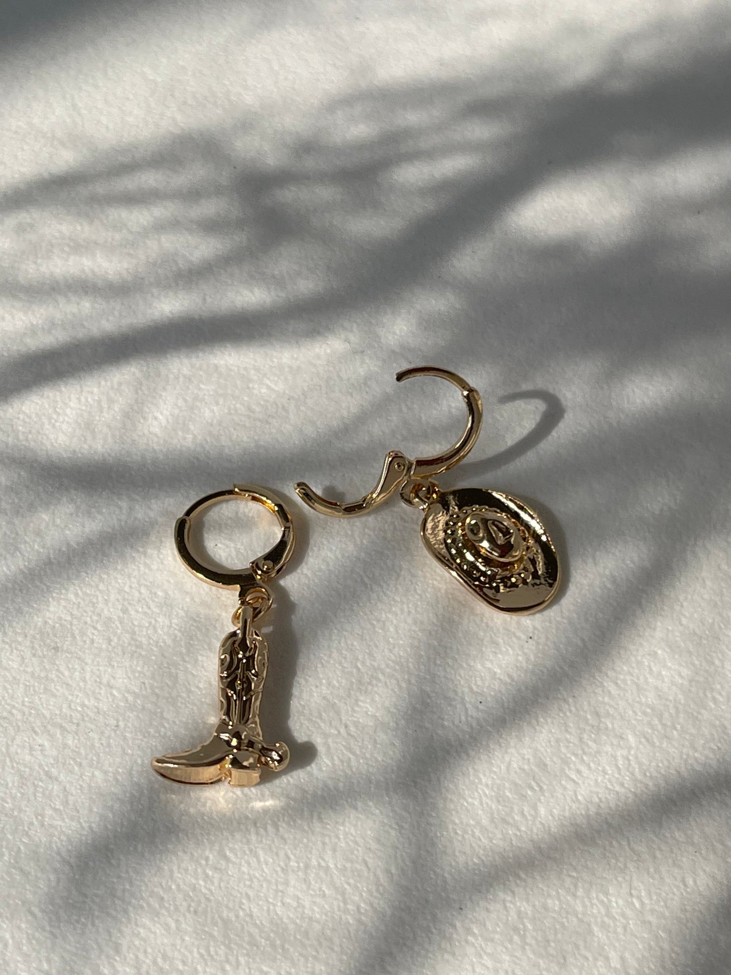Yoakam Cowboy Boot & Hat Drop Earring In Gold