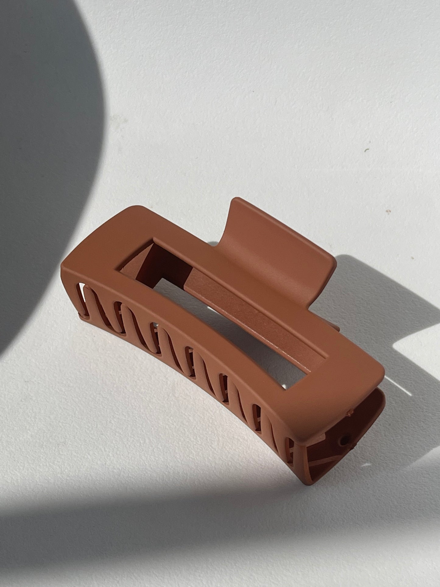 Sonia Modern Frost Claw Clip In Rust