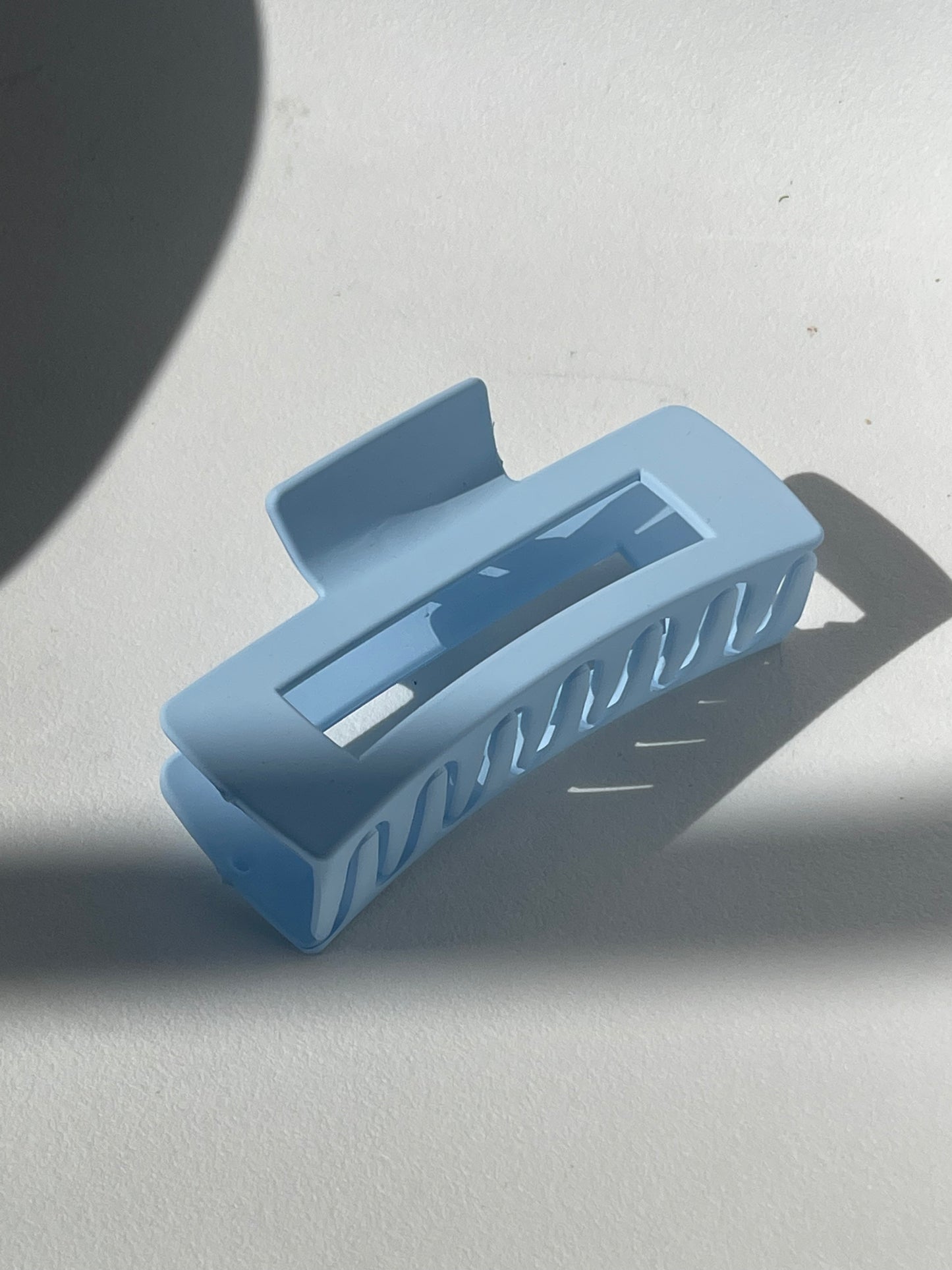 Sonia Modern Claw Clip In Cloud Blue