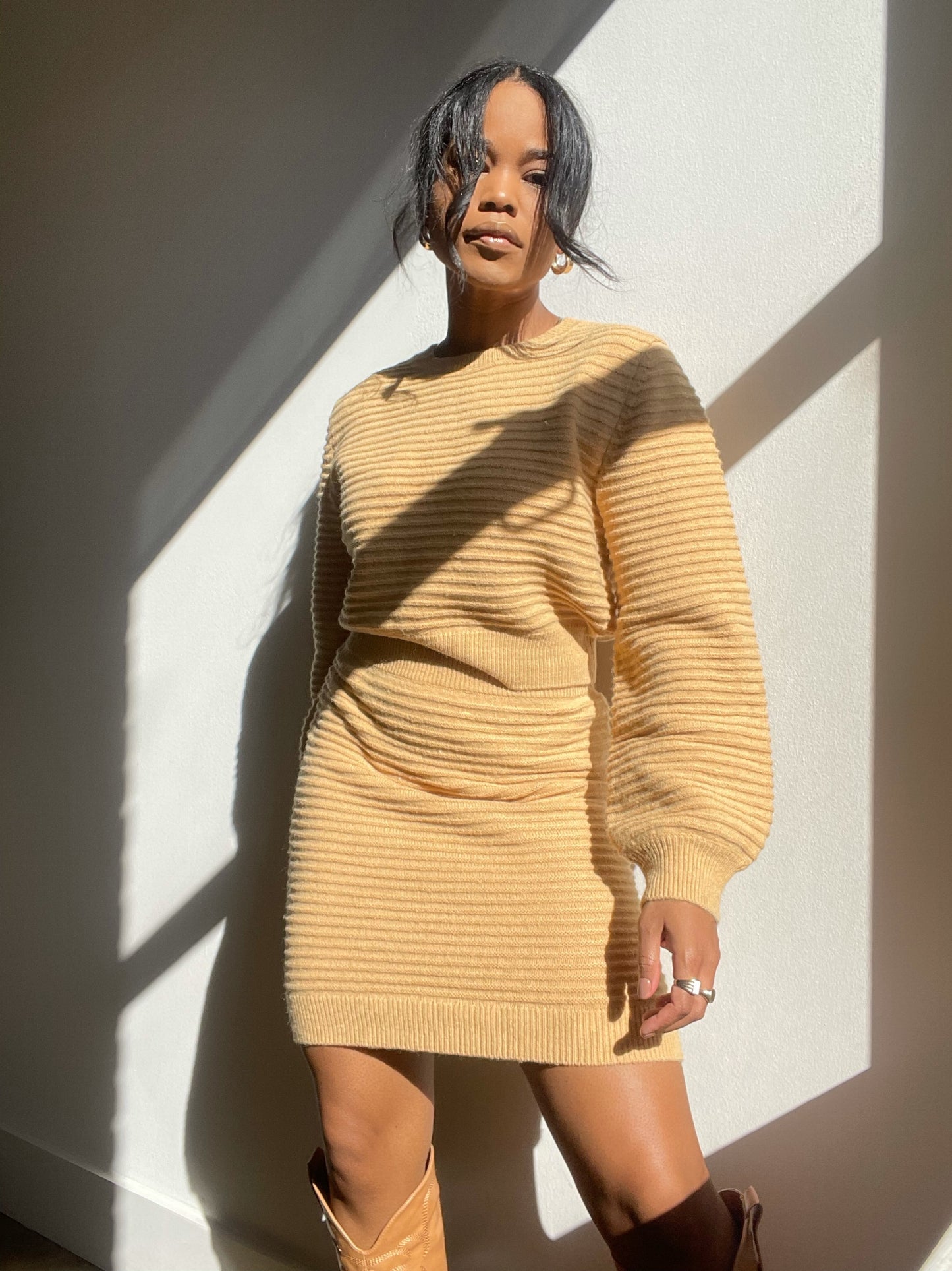 Tallulah Balloon Sleeve Cropped Sweater In Tan