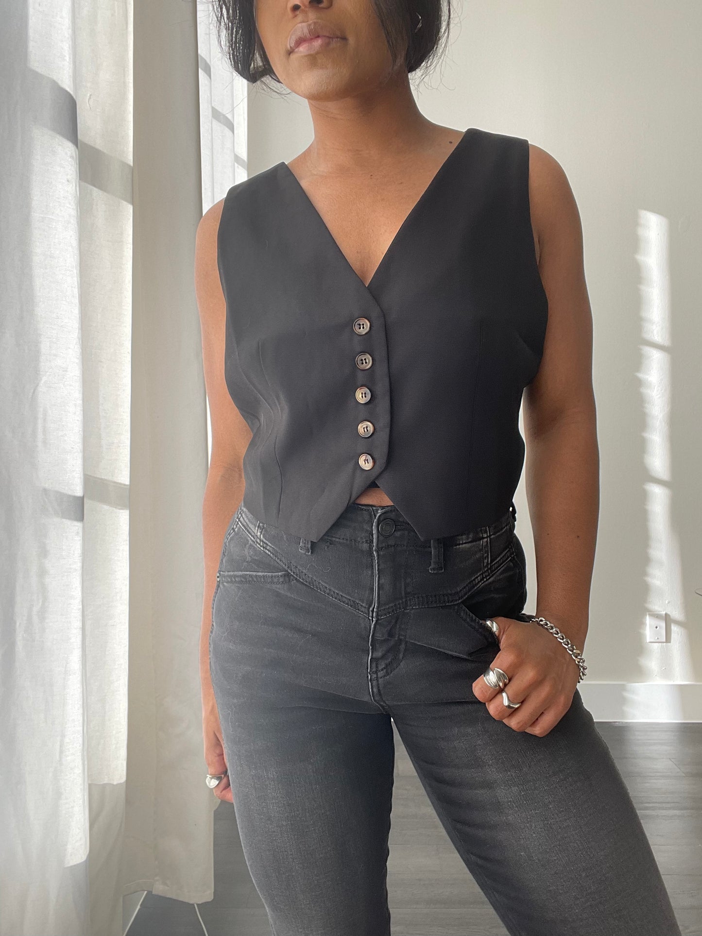 Maribel Classic Button Down Vest In Black