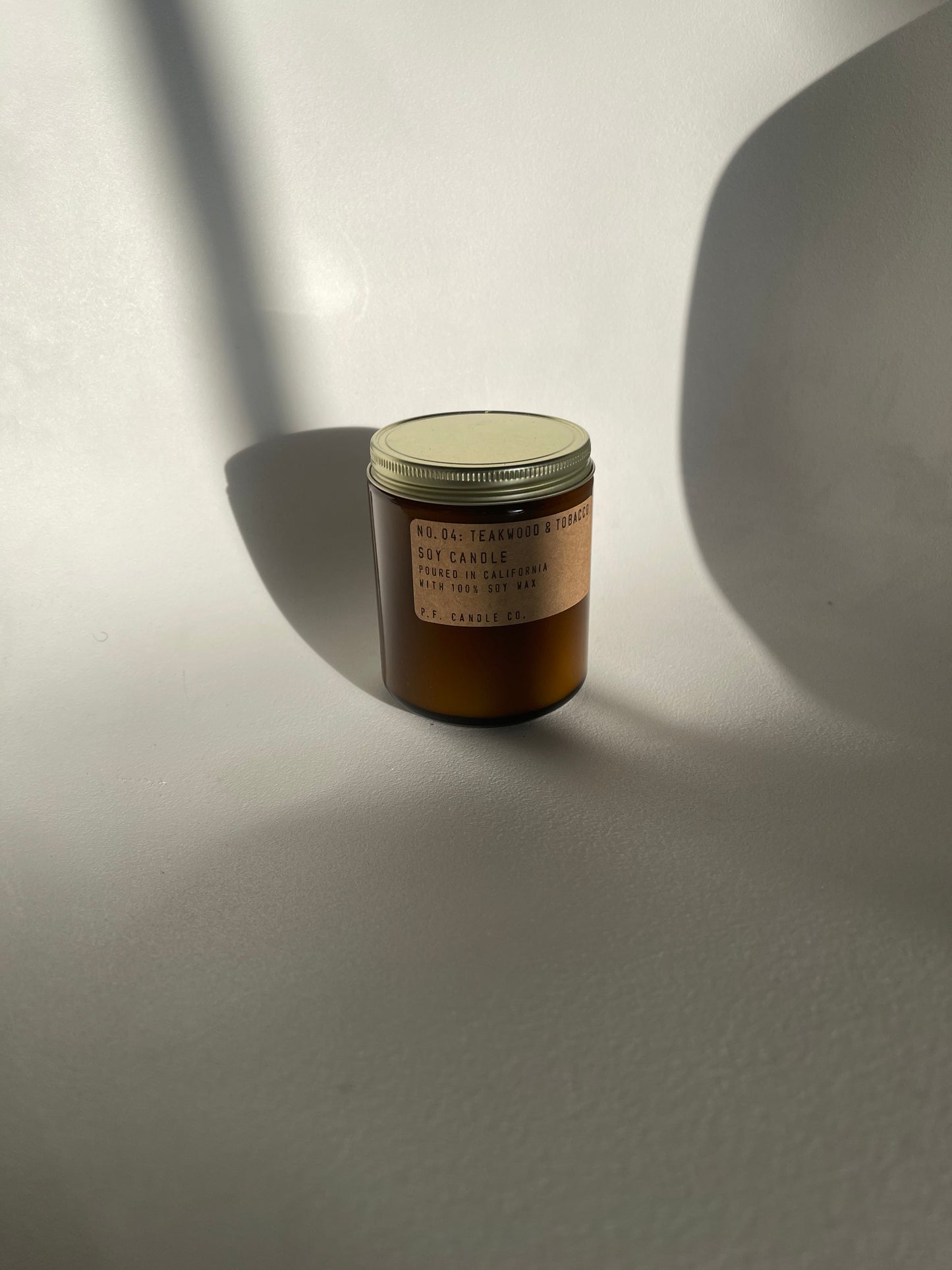 P.F. Teakwood & Tobacco– 7.2 oz Soy Candle