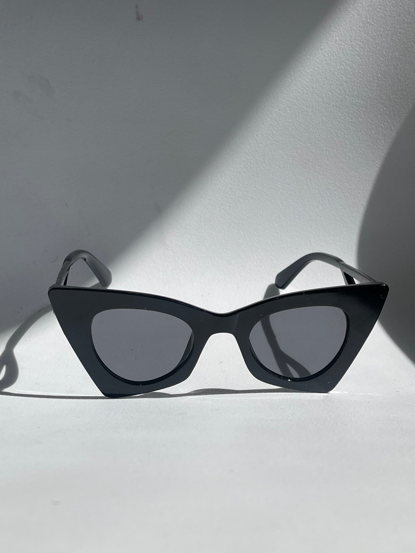 Gia Angled Cat-Eye Sunglasses In Black
