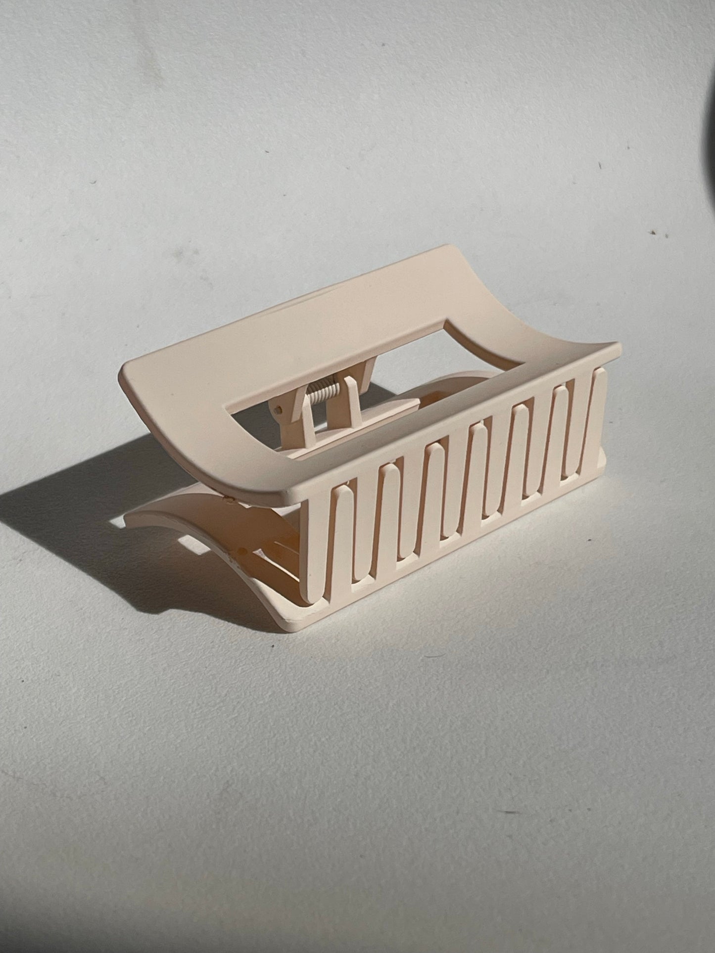 Murphy Square Claw Clip In Ivory
